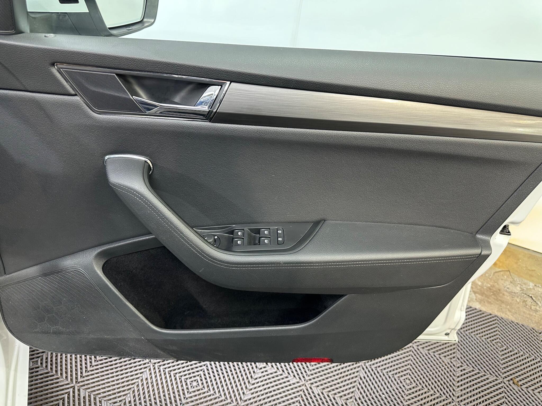 Skoda Superb view 36