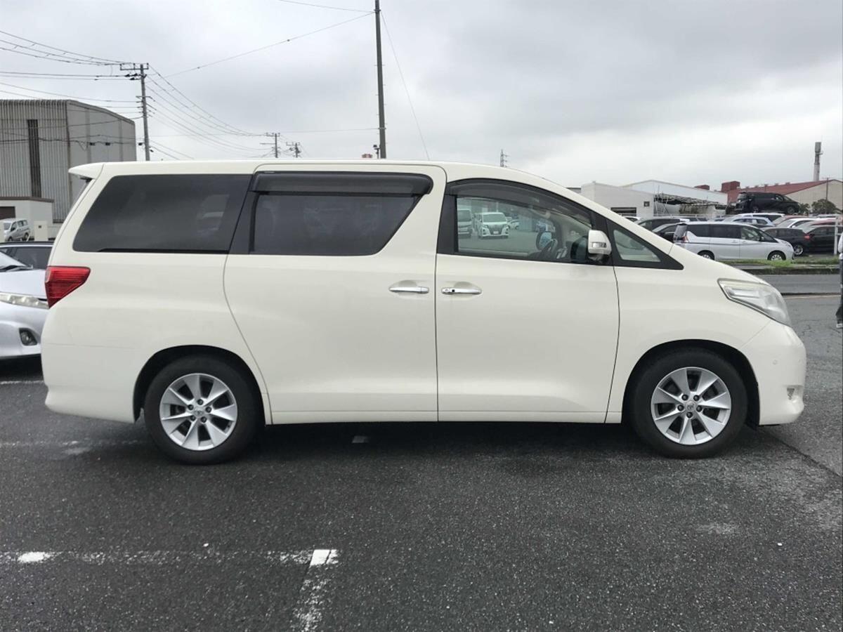 Toyota Alphard view 5