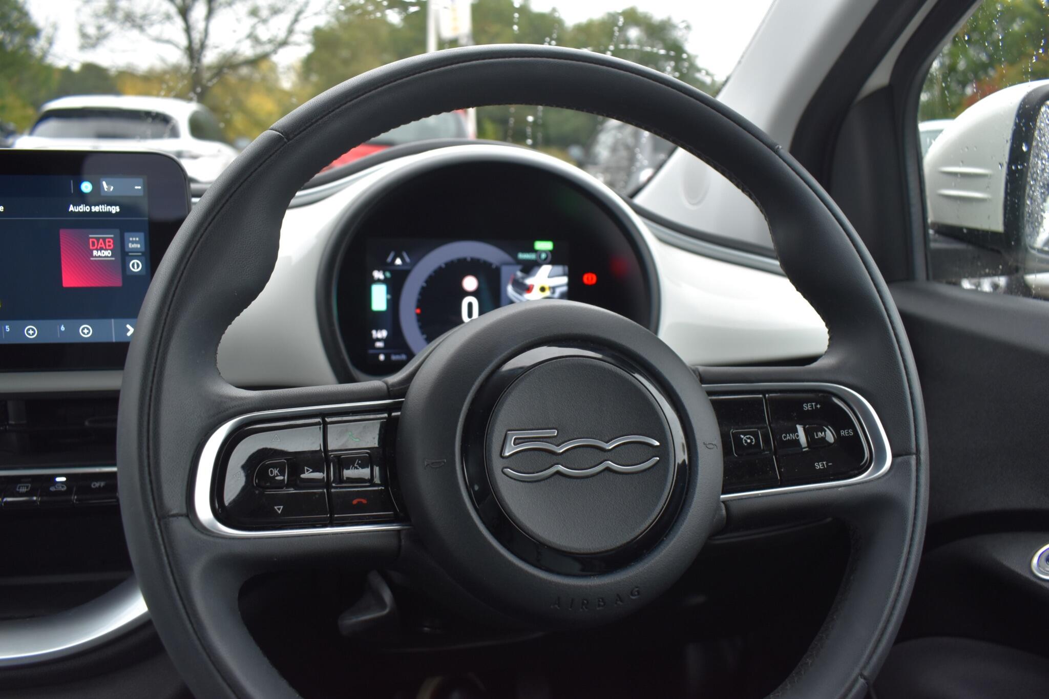 500e C - 42kWh Icon Auto 2dr - Image 28