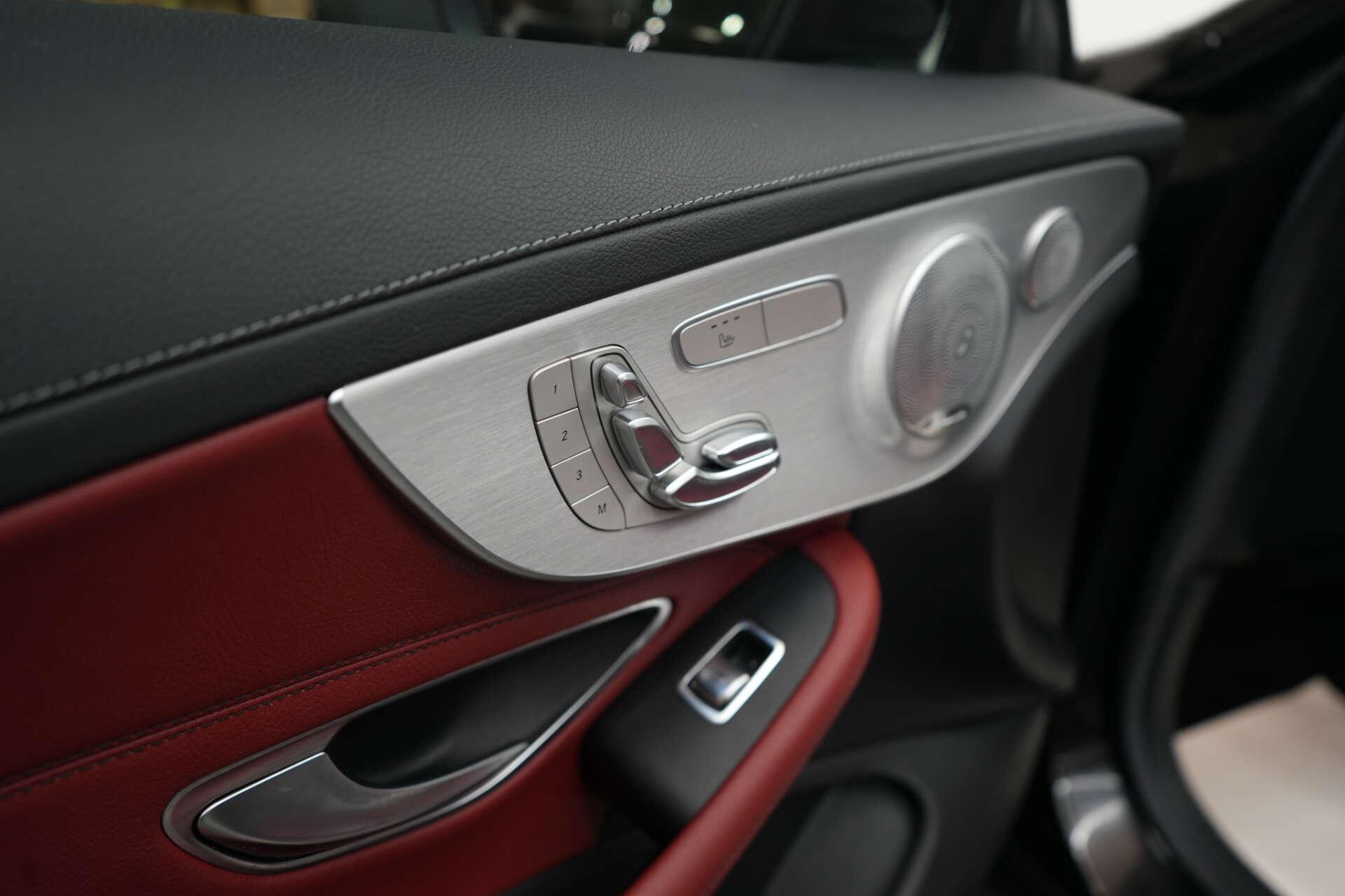 Mercedes-Benz C-Class view 24