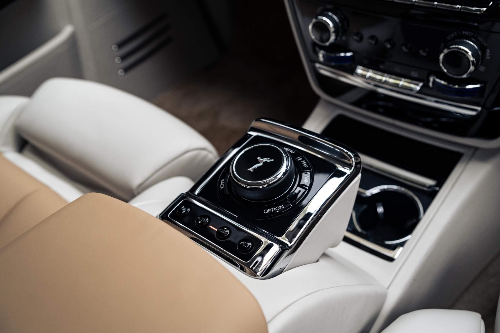 Rolls-Royce Phantom view 28