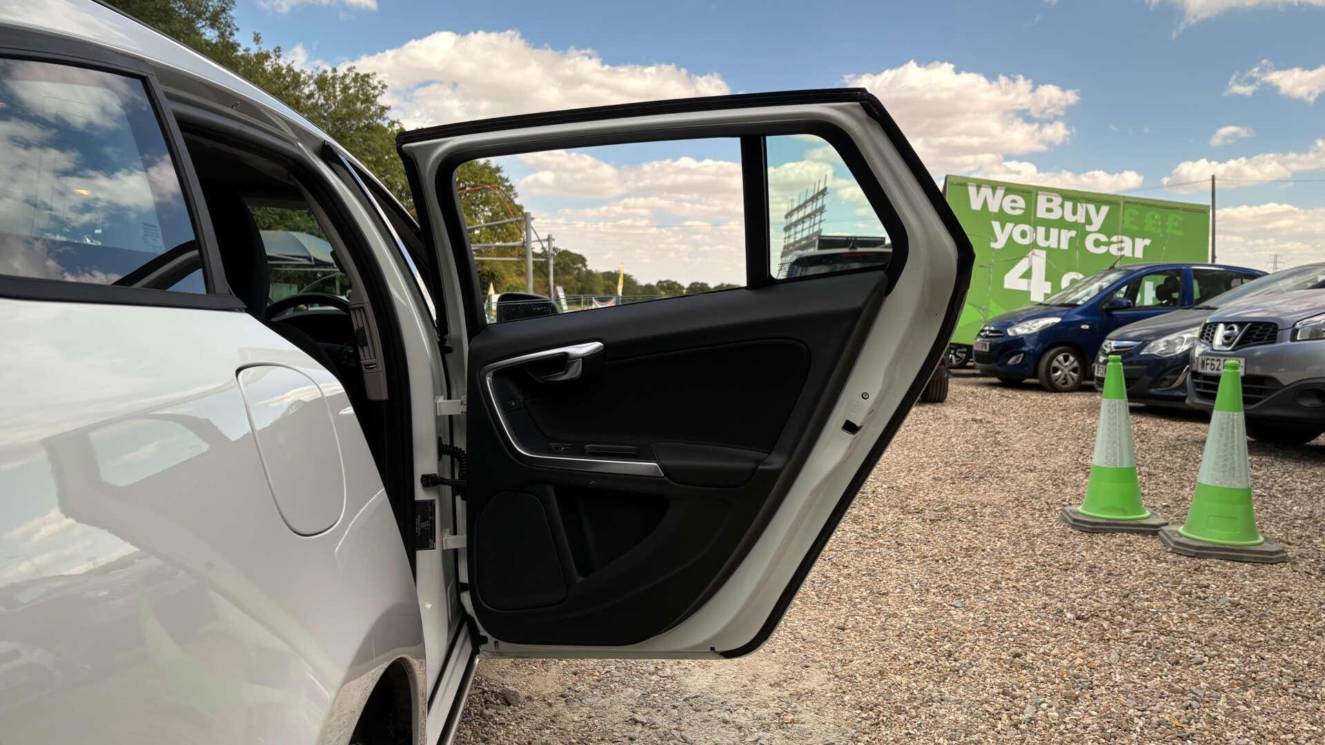 Volvo V60 view 36