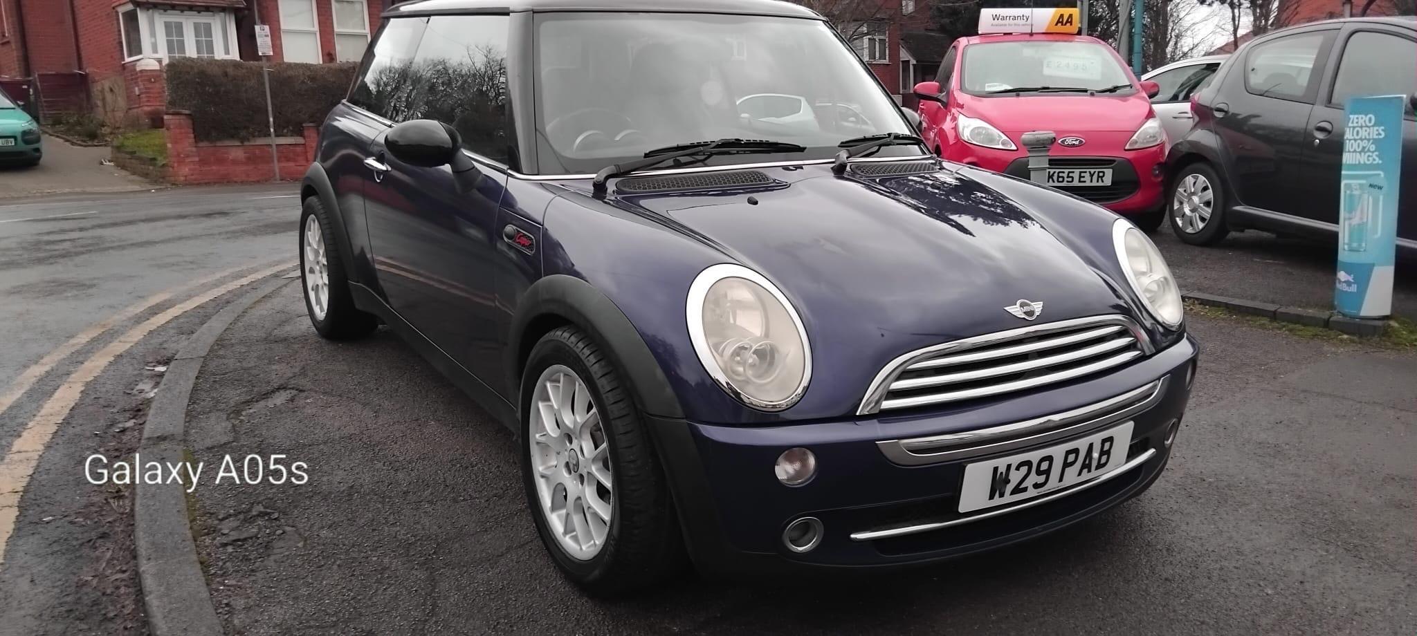 2005 MINI Hatch image 1
