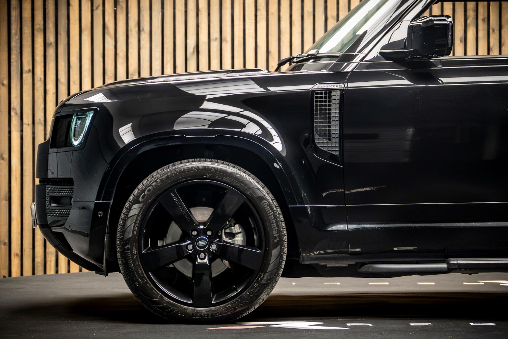Land Rover Defender view 9