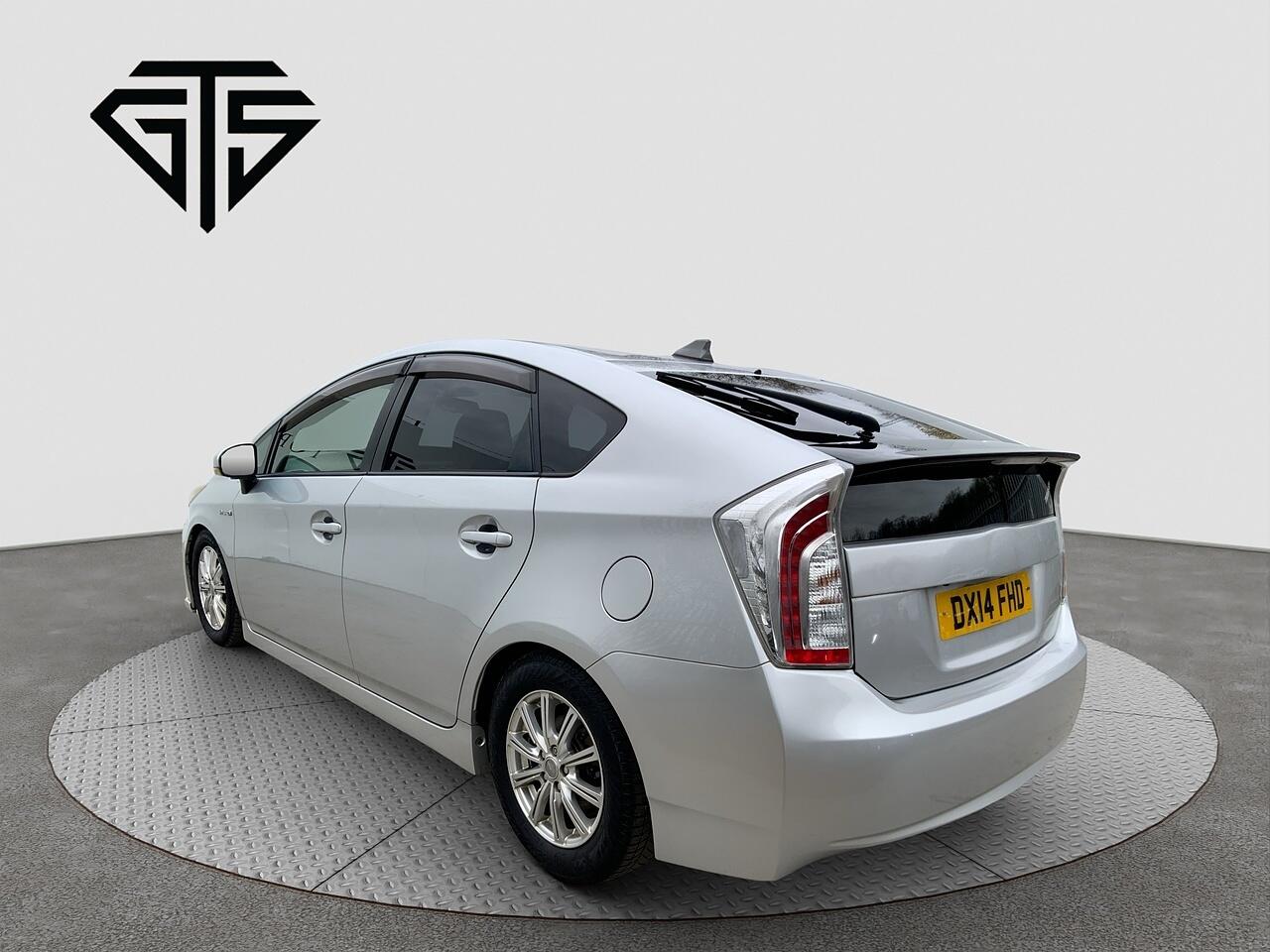 Toyota Prius view 5