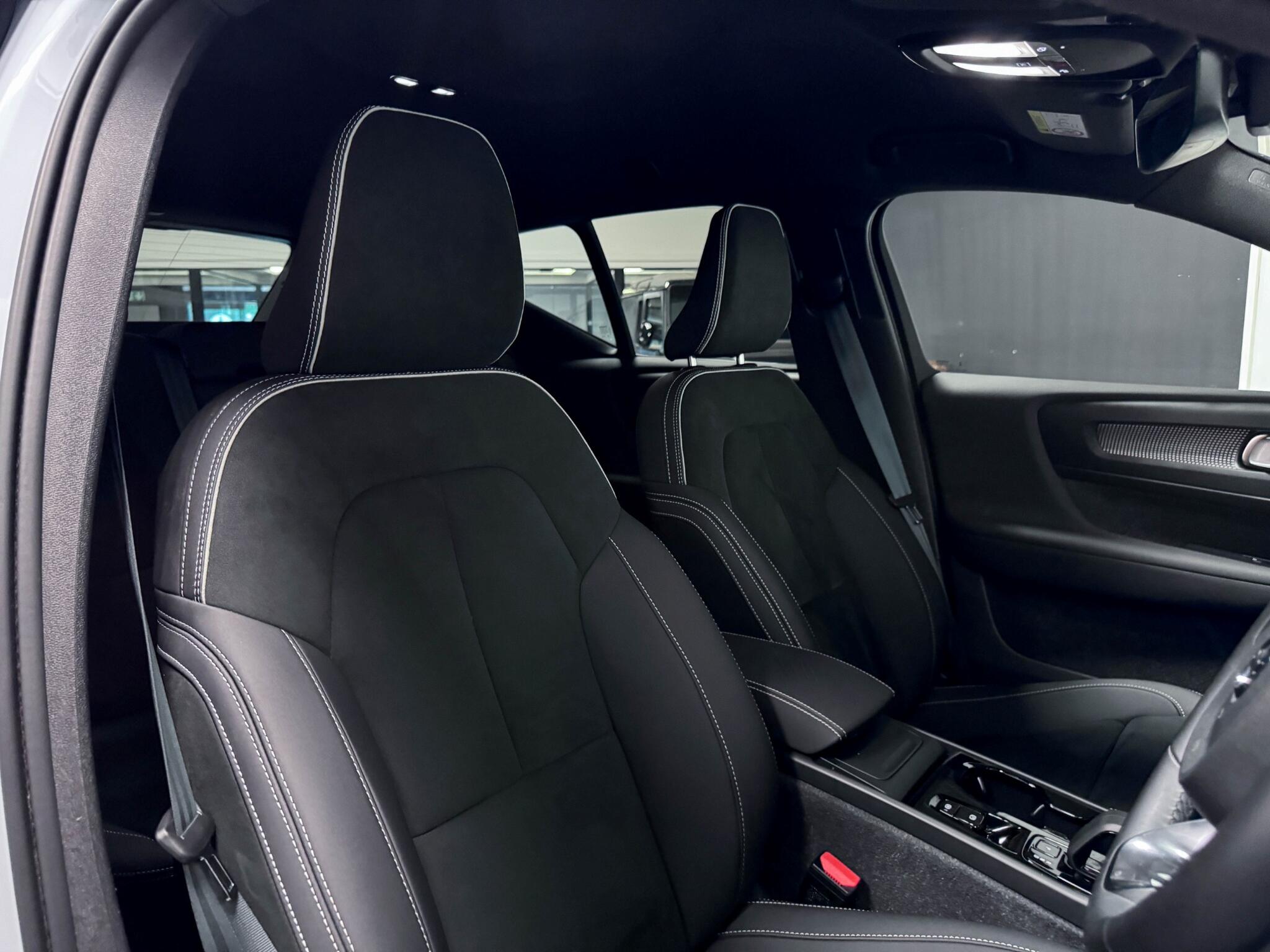 Volvo XC40 view 30