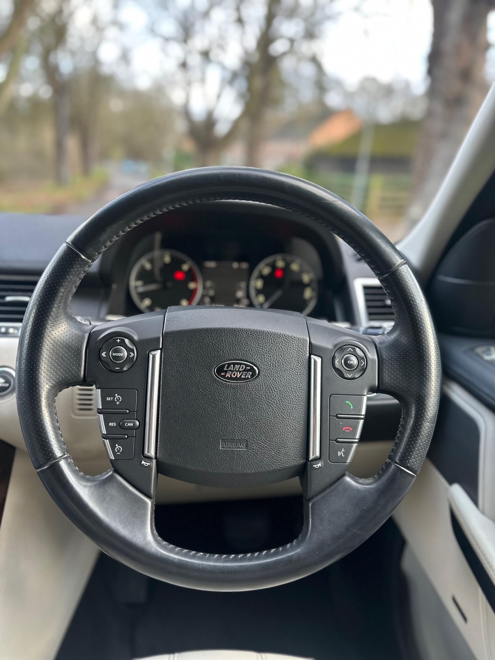 2011 Land Rover Range Rover Sport image 25