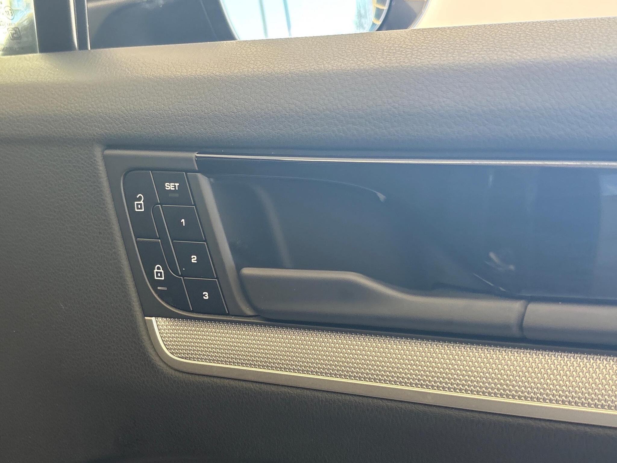 Porsche Cayenne view 34