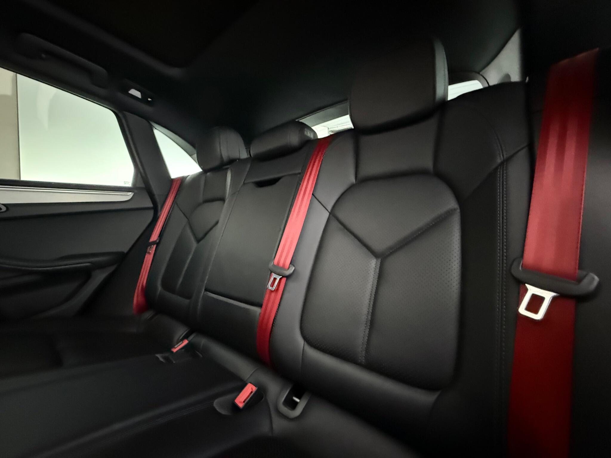 Porsche Macan view 32