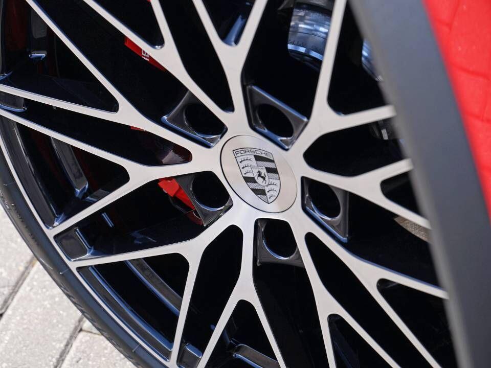 Porsche Macan view 31
