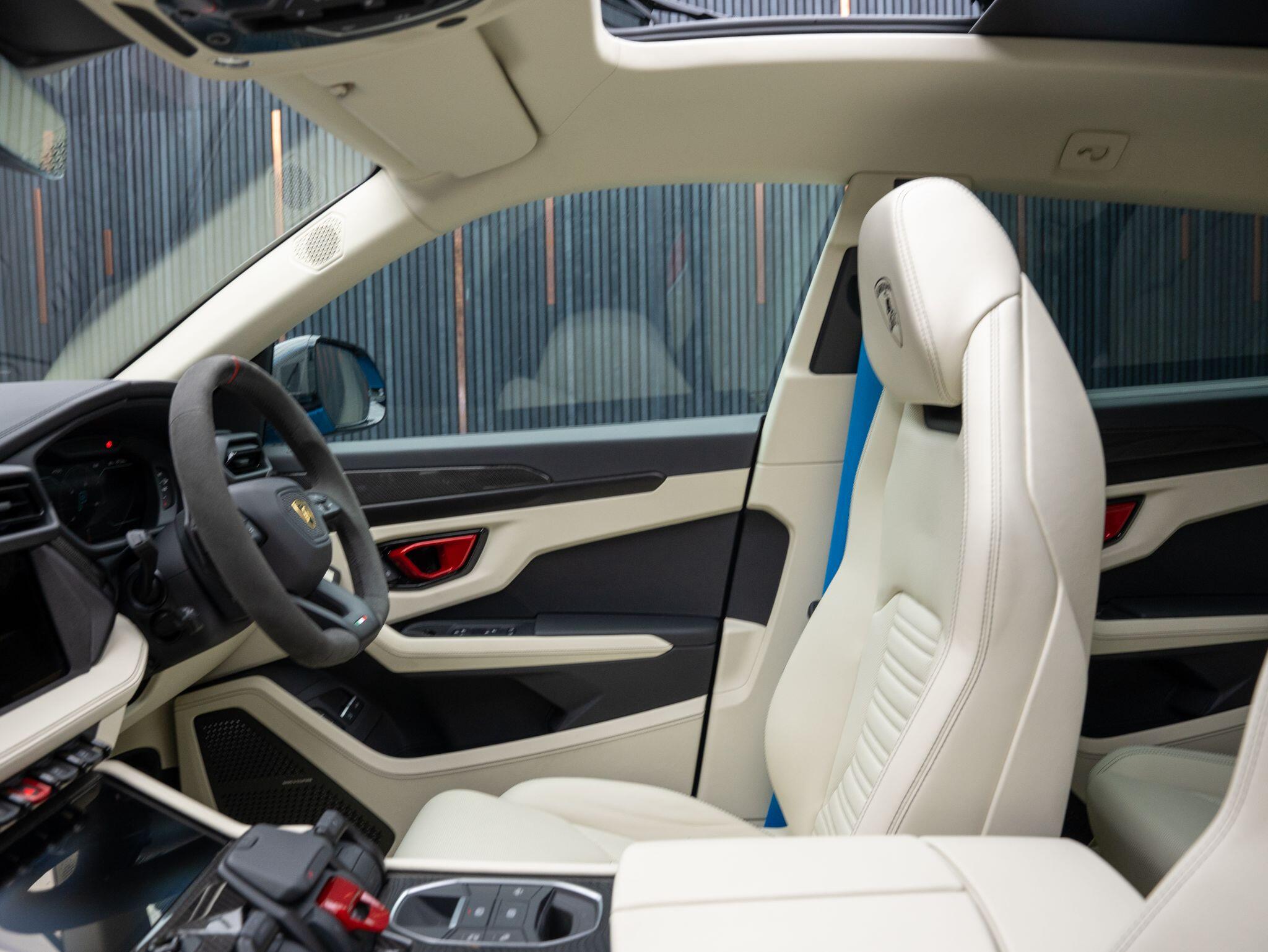 Lamborghini Urus view 54