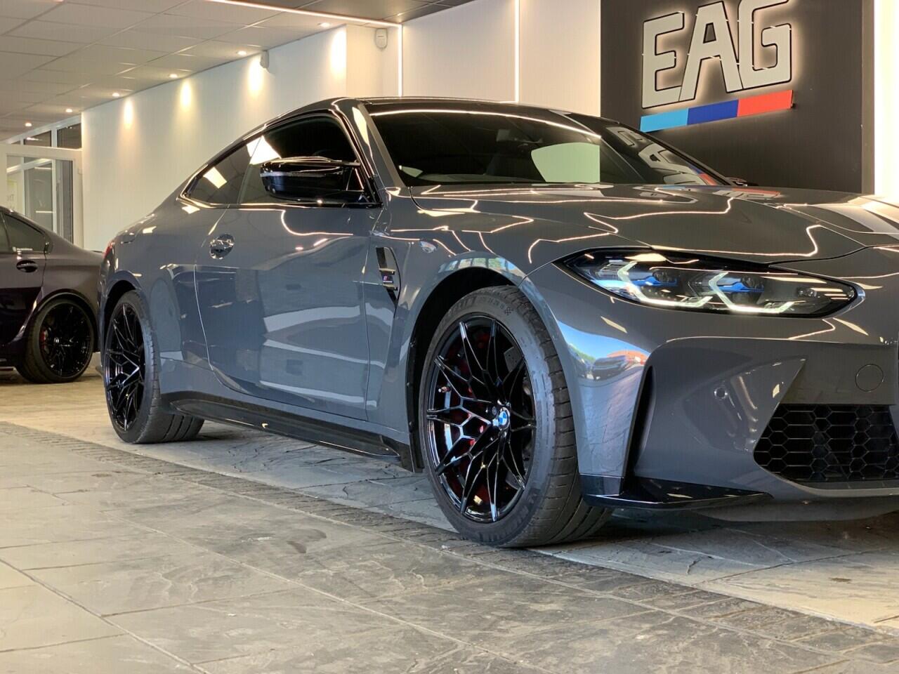 BMW M4 view 6