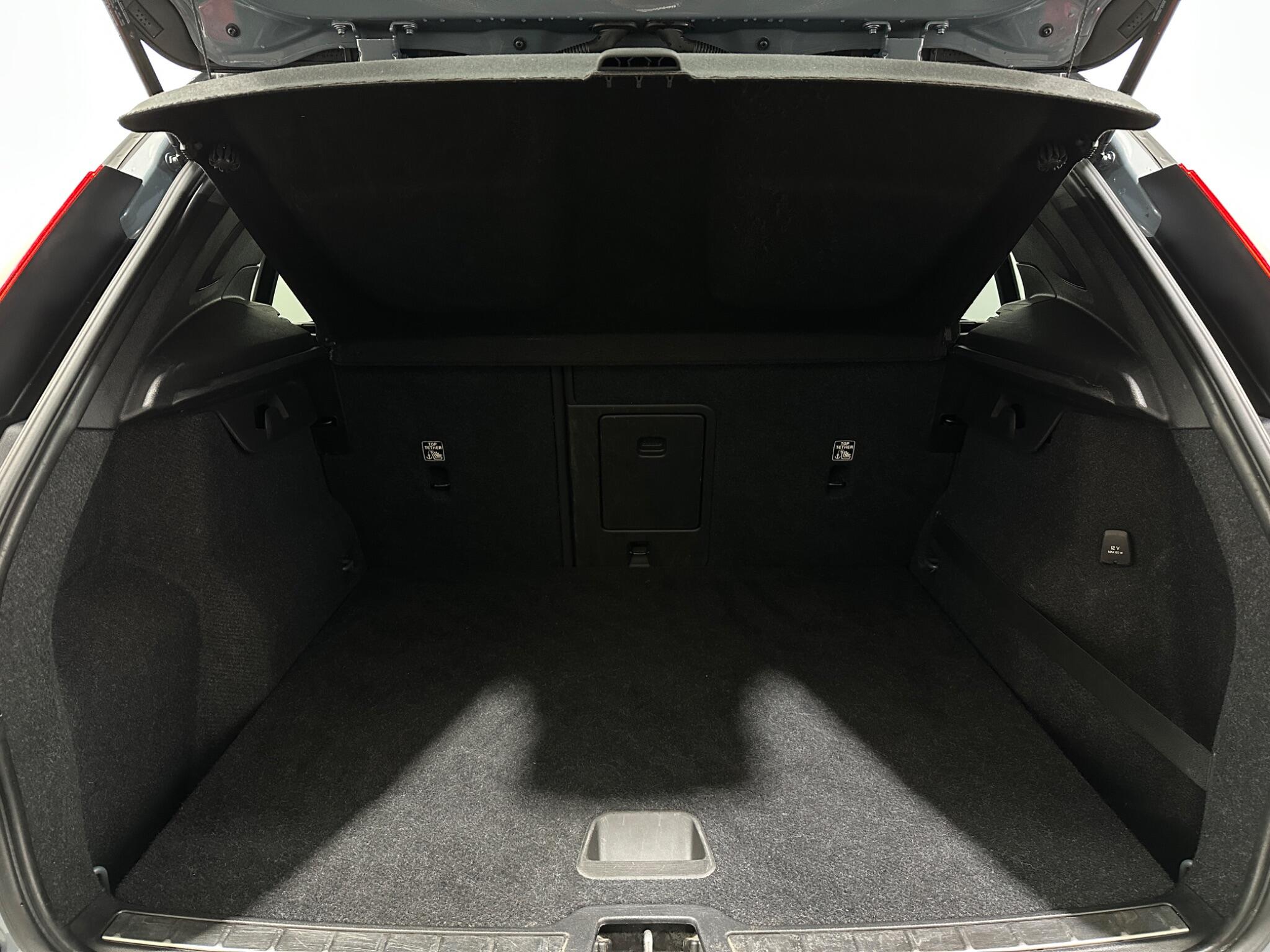Volvo XC40 view 45