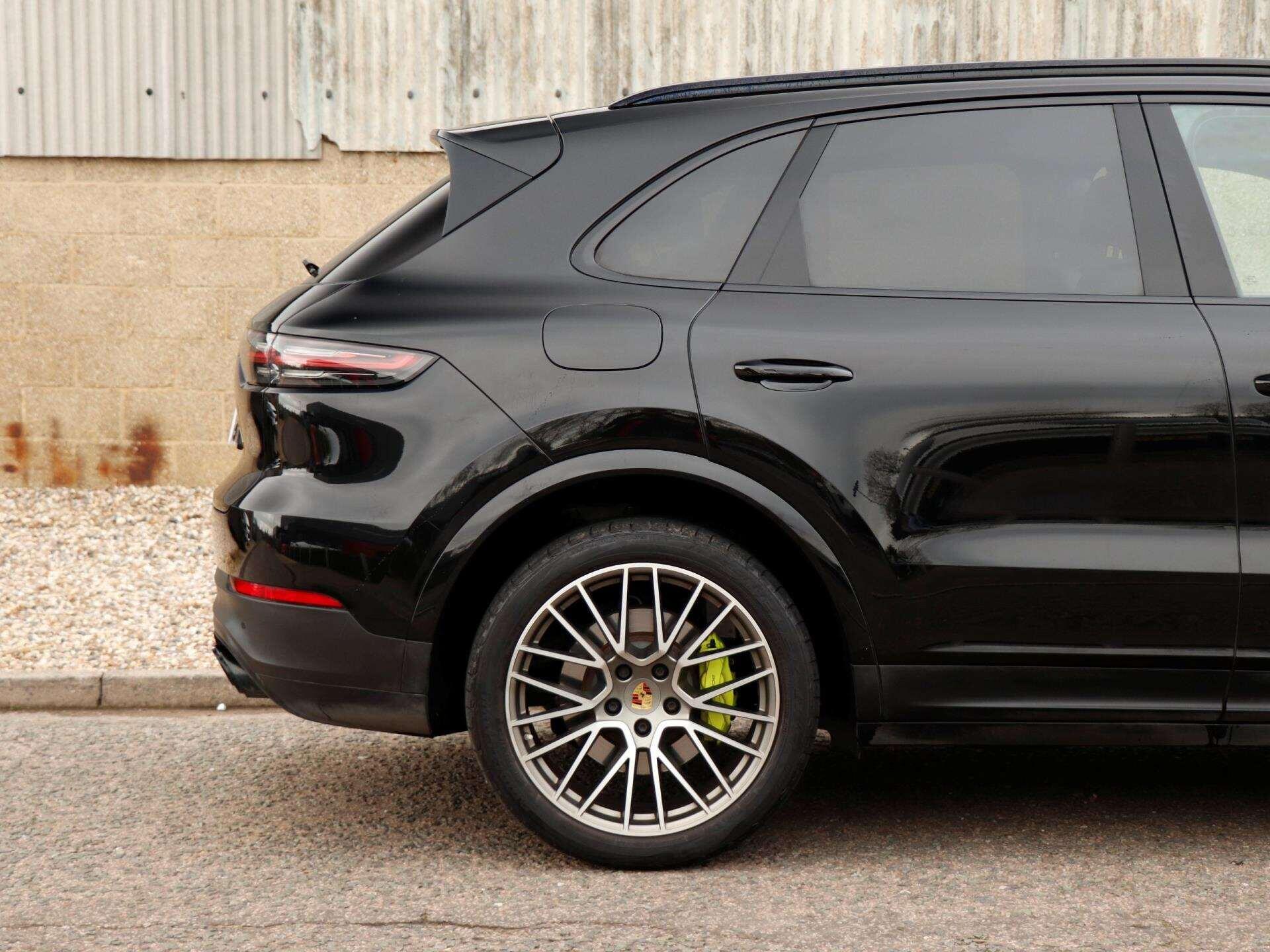 Porsche Cayenne view 30