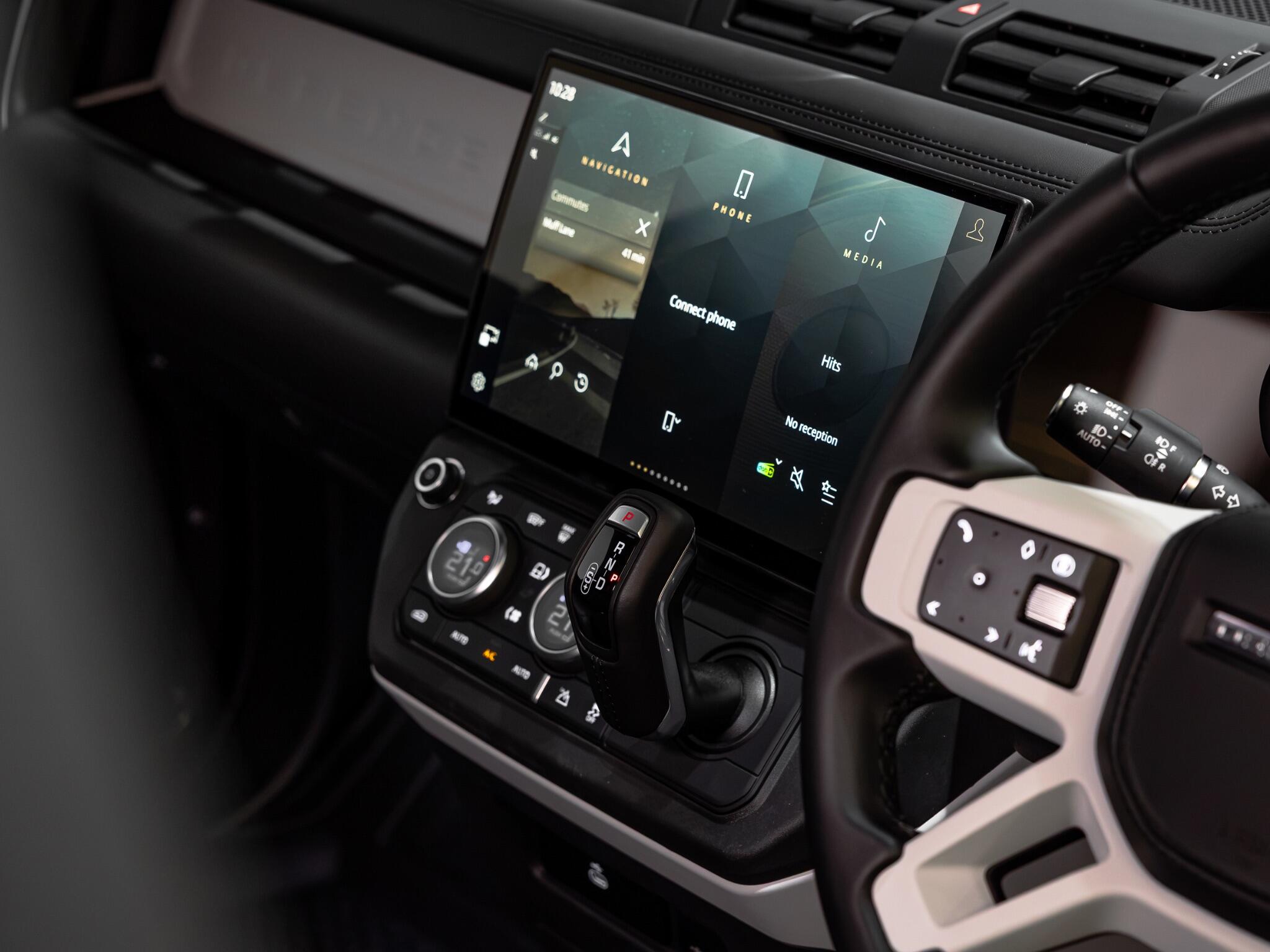 Land Rover Defender 110 view 20