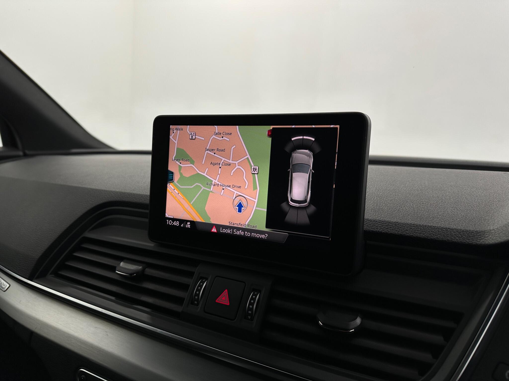 Audi Q5 view 24