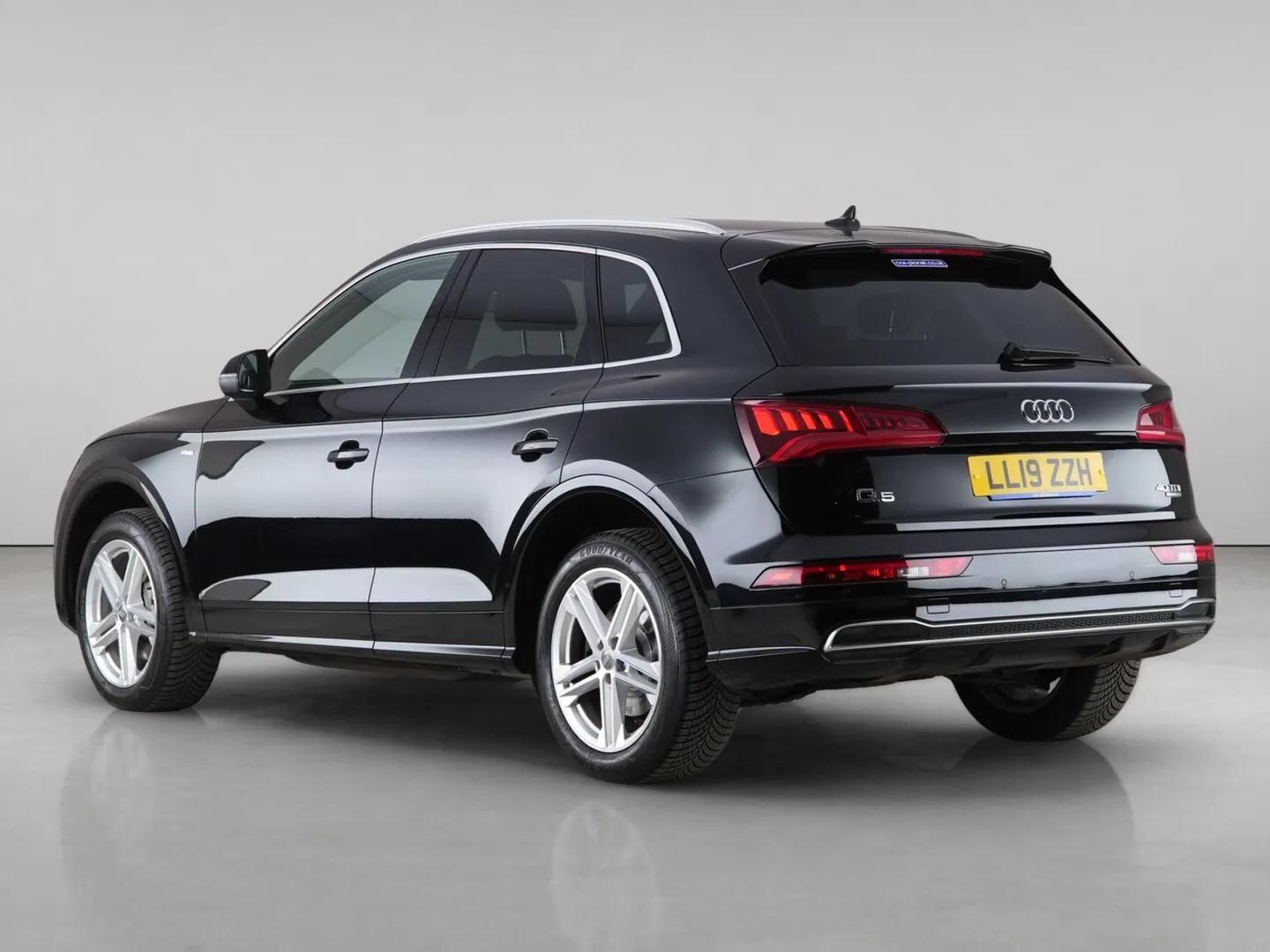 Audi Q5 view 8