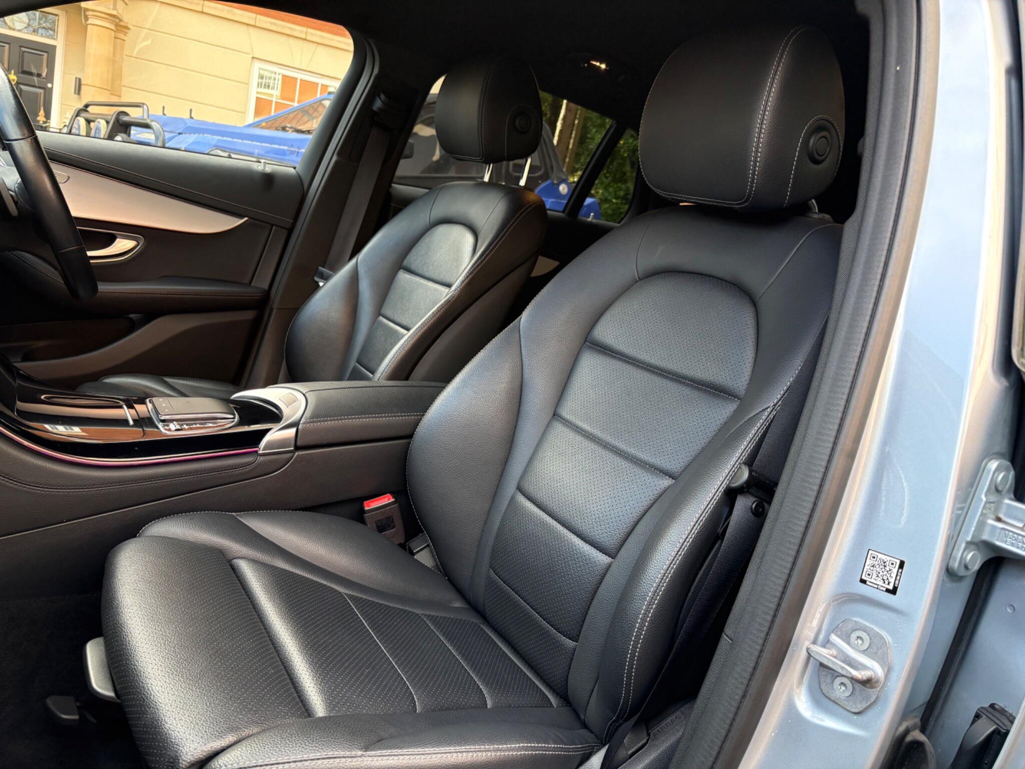 Mercedes-Benz EQC view 21