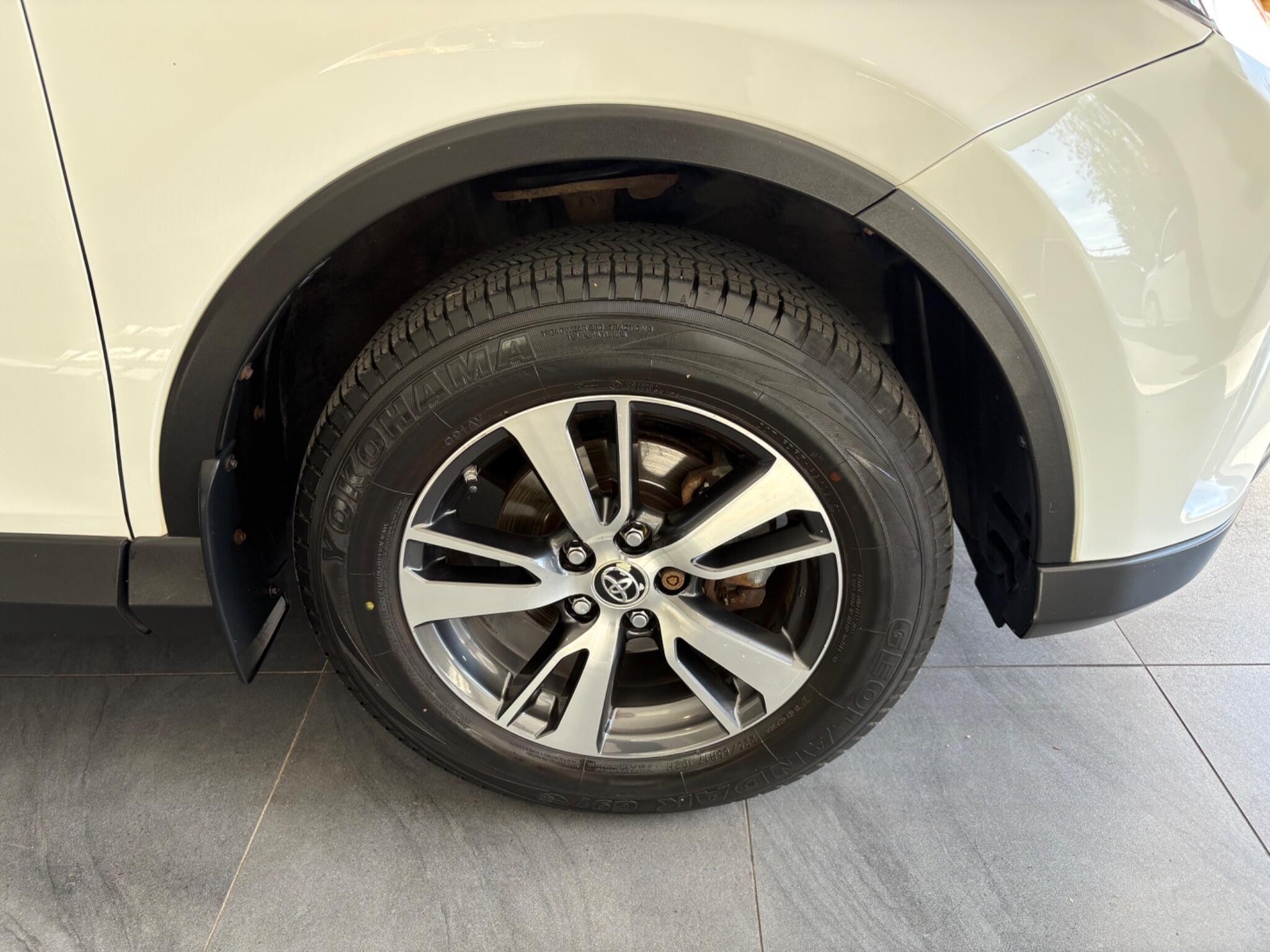 Toyota RAV4 view 7