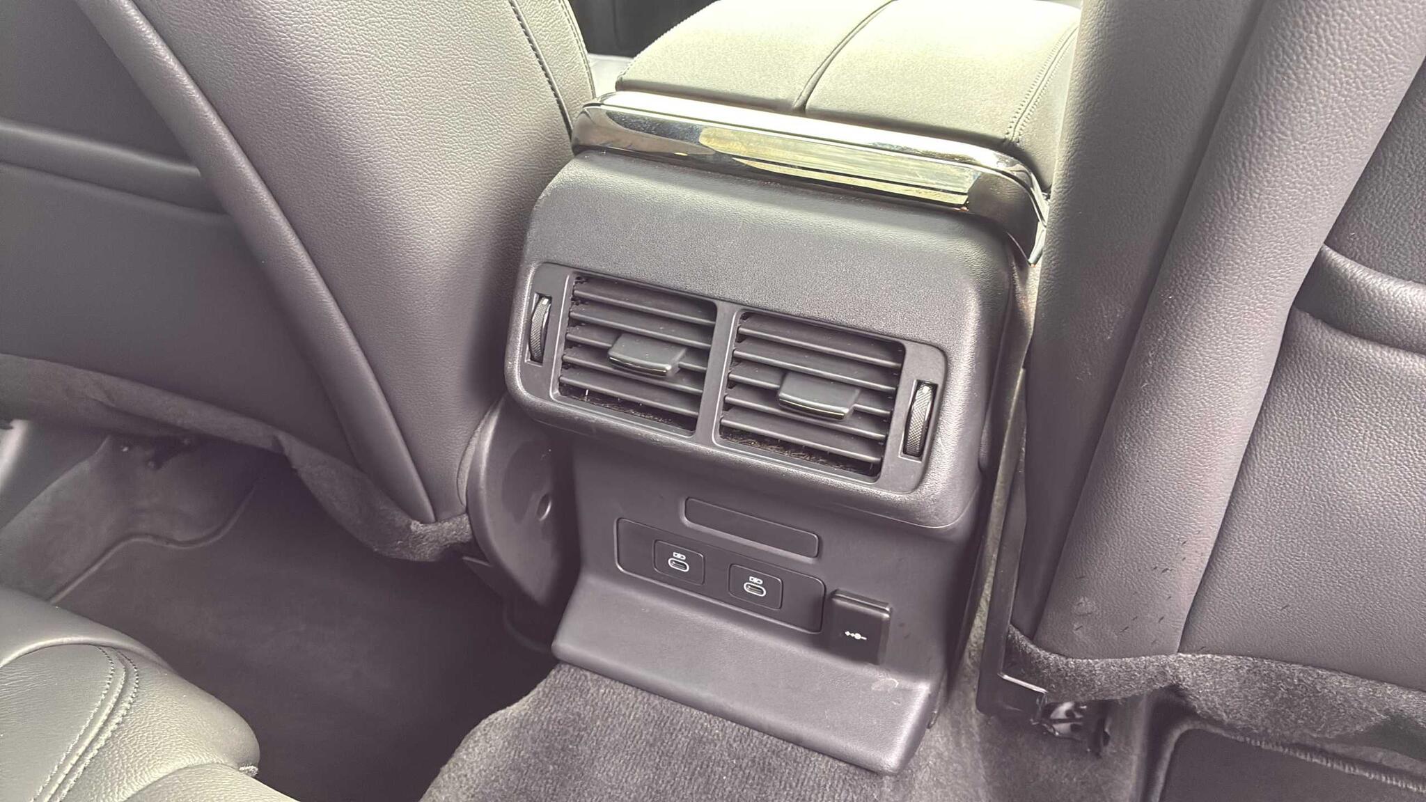 Land Rover Range Rover Velar view 18
