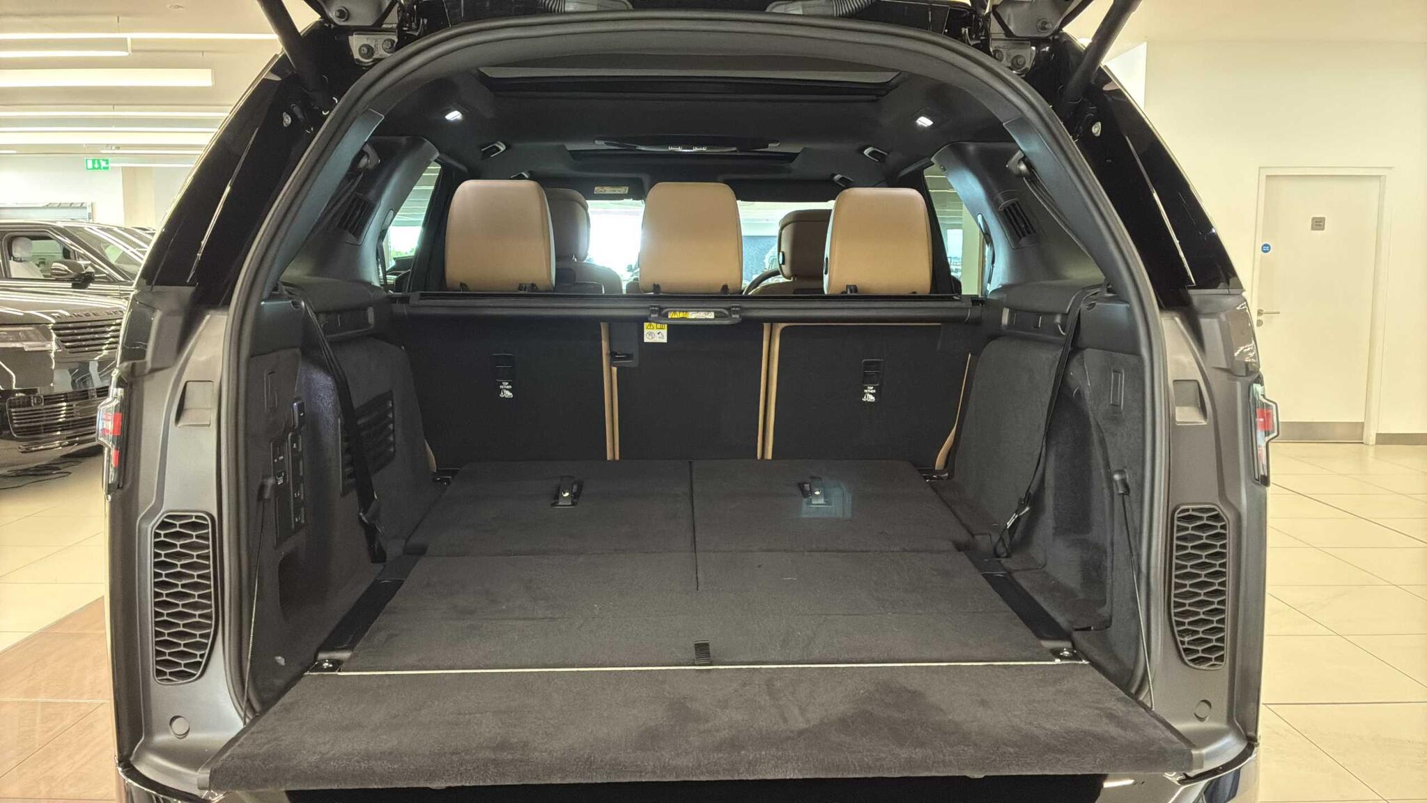 Land Rover Discovery view 10