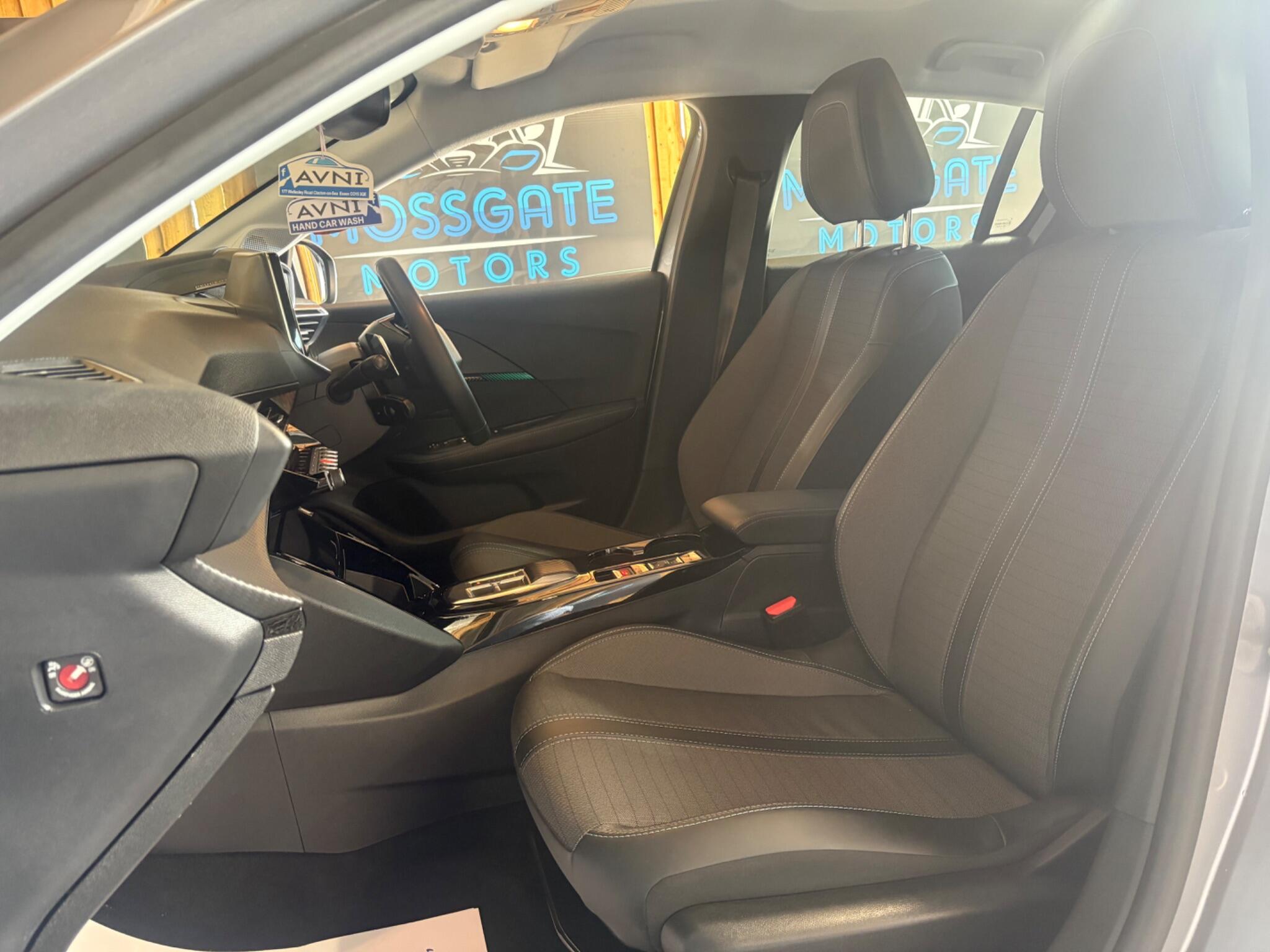 Peugeot 208 view 26