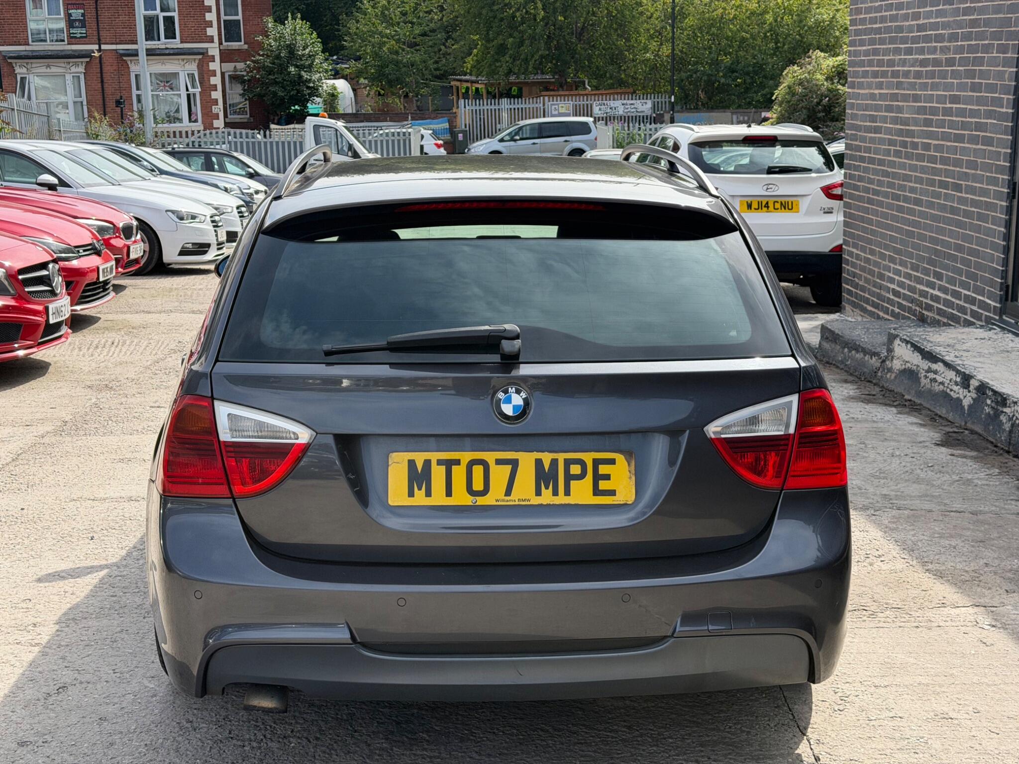 BMW 3 Series view 11