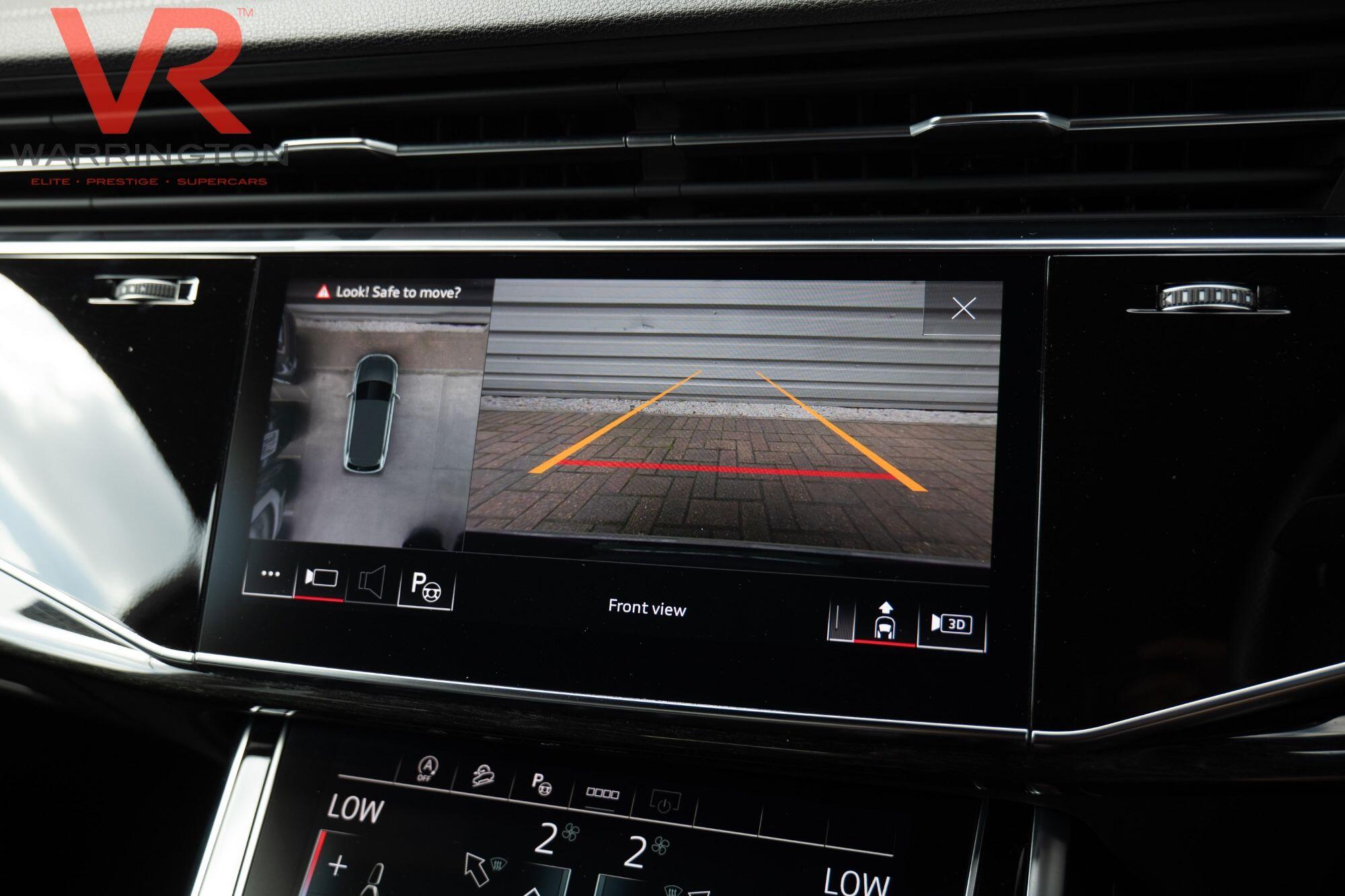 Audi Q7 view 32