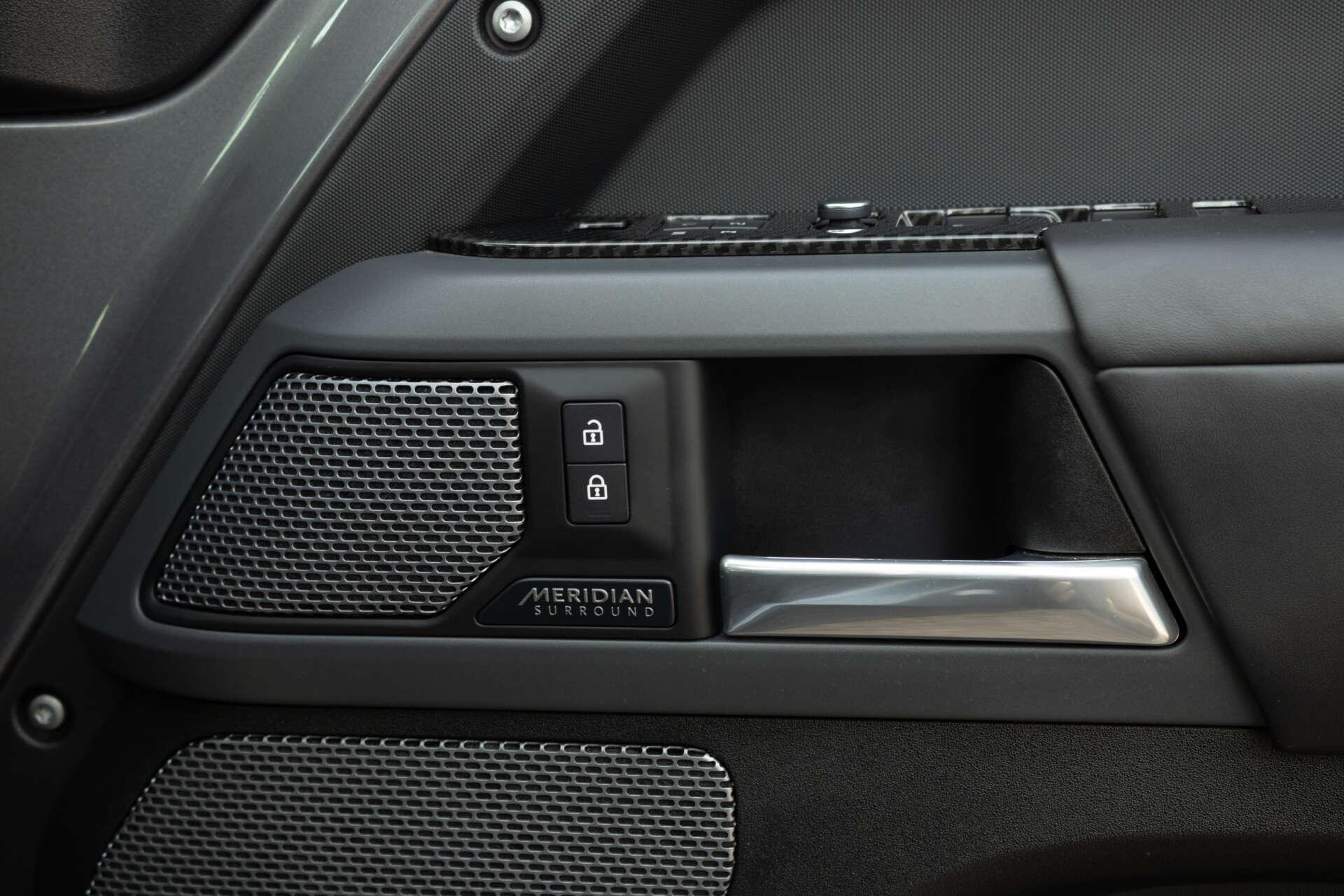 Land Rover Defender view 31