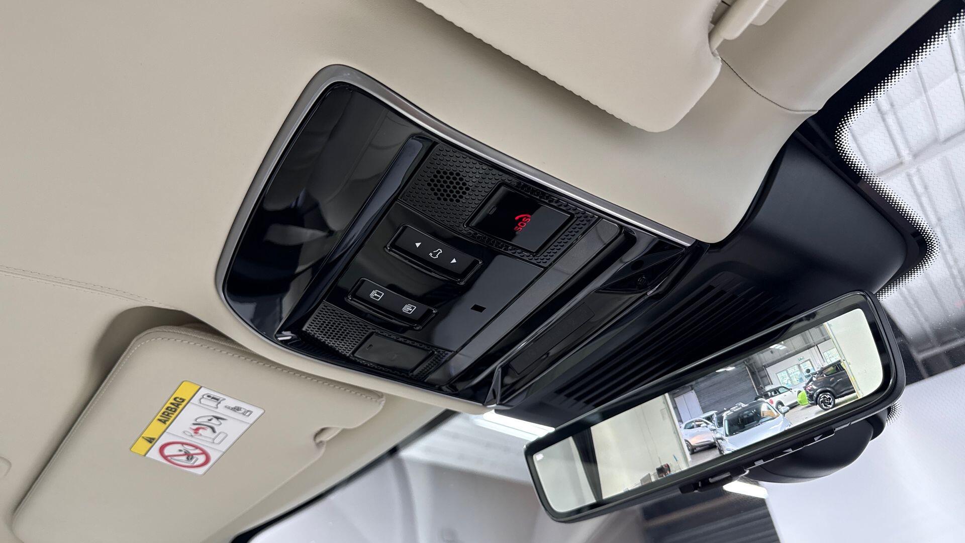 Land Rover Range Rover view 23