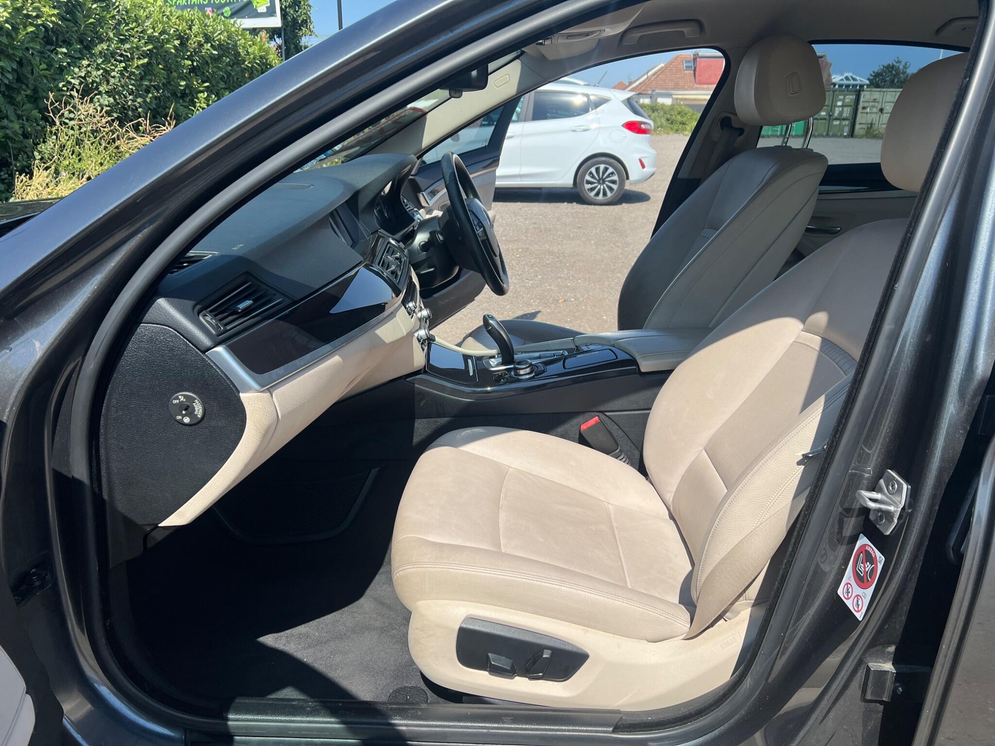 BMW 5 Series view 21