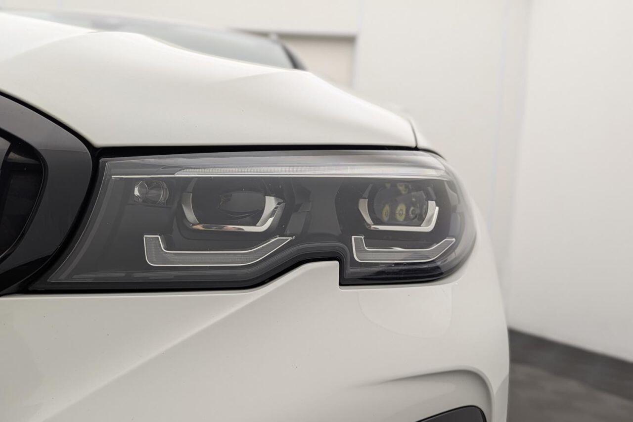 BMW 3 Series view 45