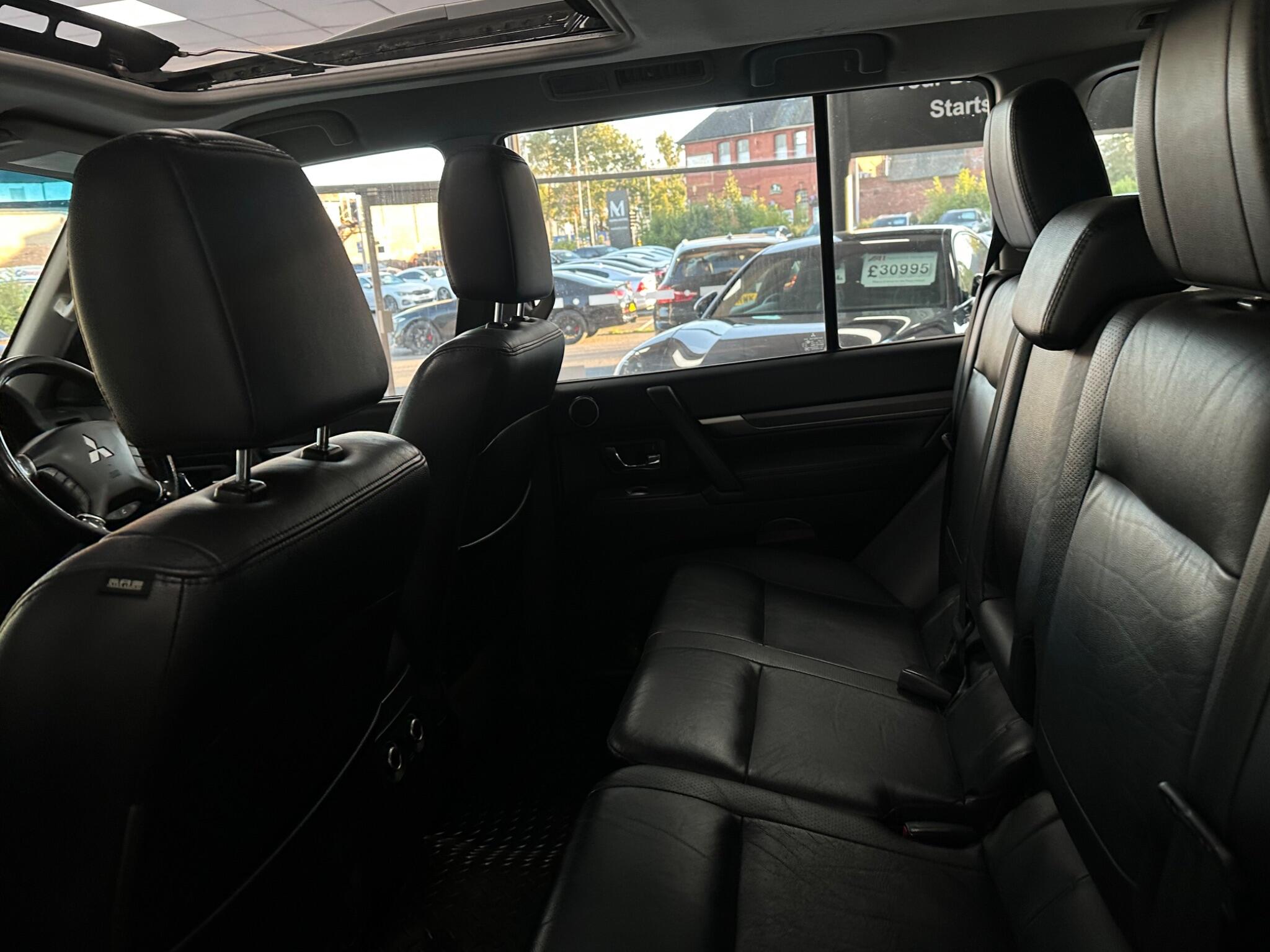 Mitsubishi Shogun view 30