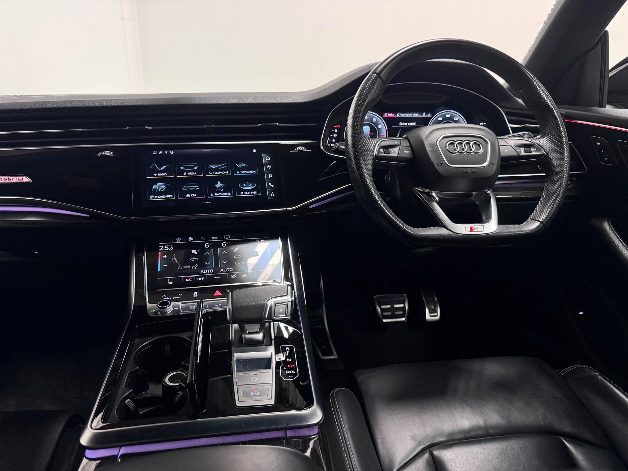 Audi Q8 view 13