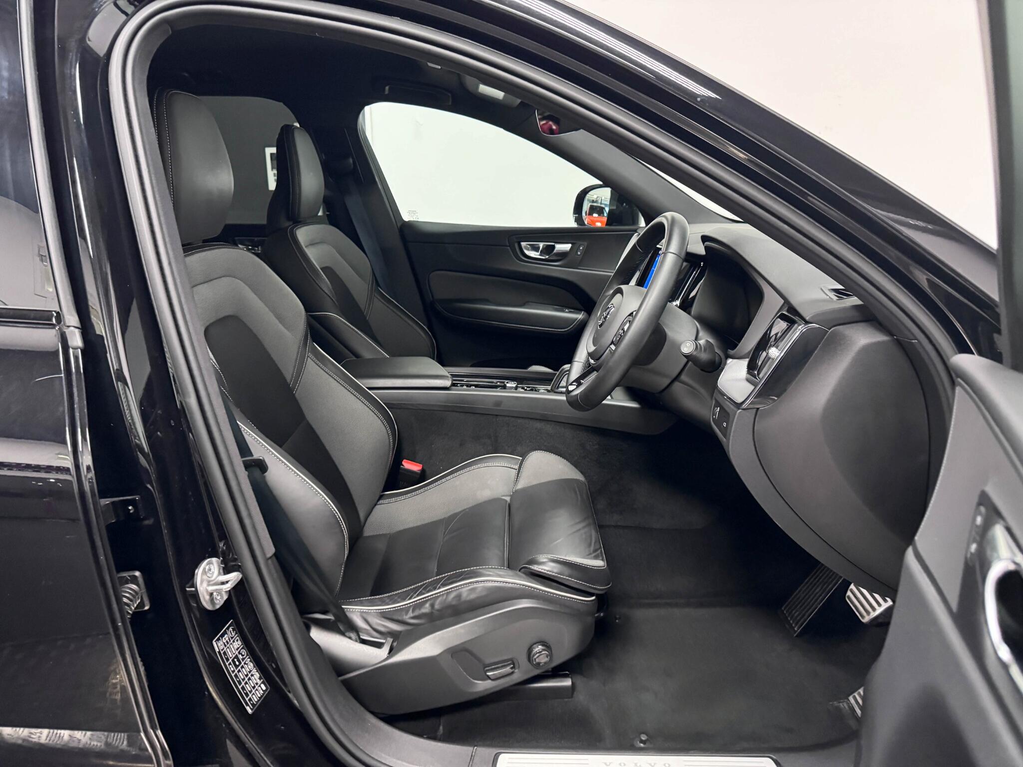 Volvo XC60 view 28