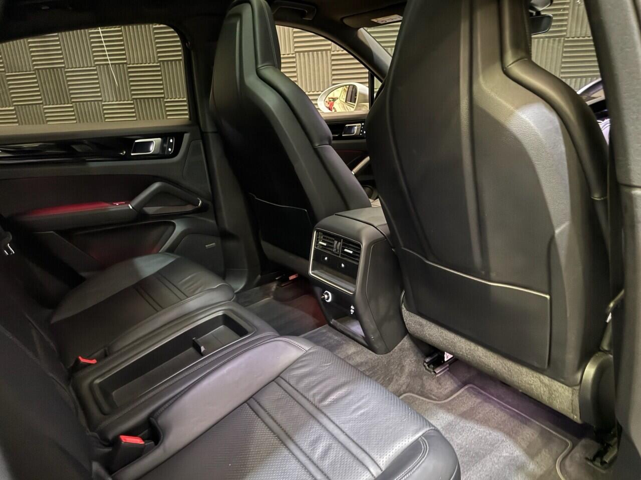 Porsche Cayenne view 14