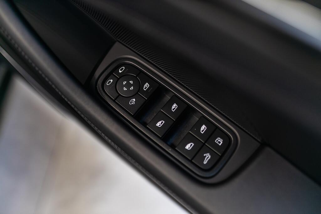 Porsche Panamera view 22