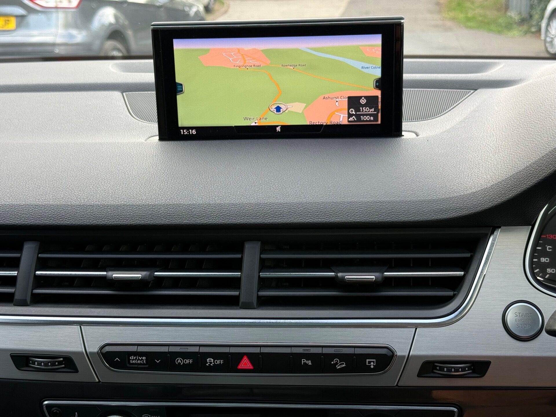 Audi Q7 view 42