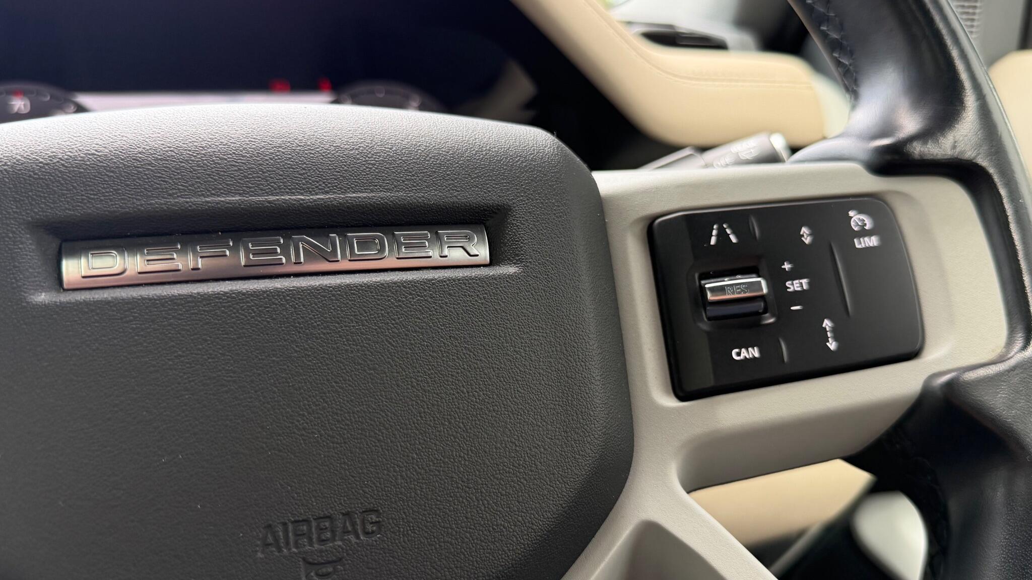 Land Rover Defender 110 view 21