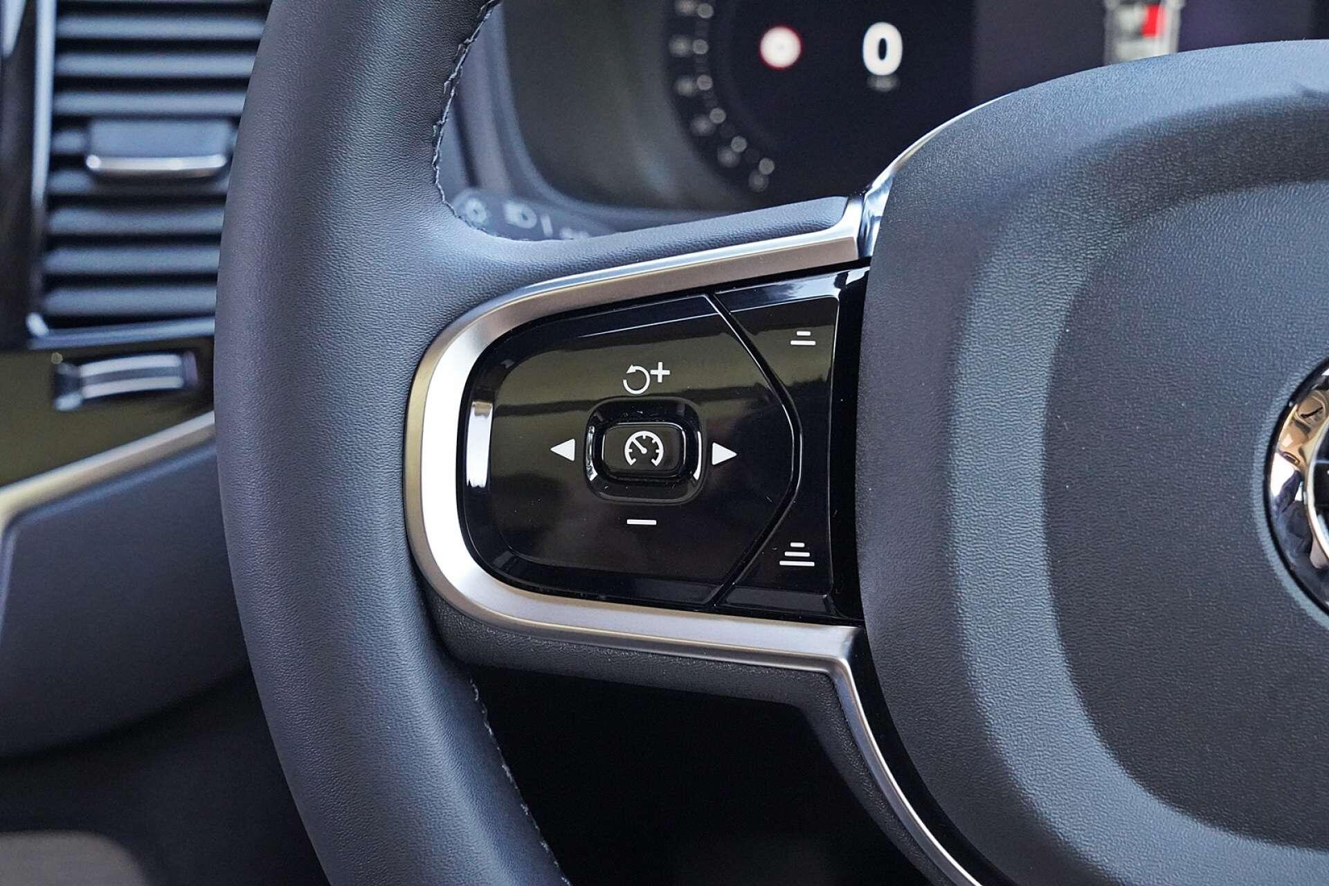 Volvo XC90 view 32