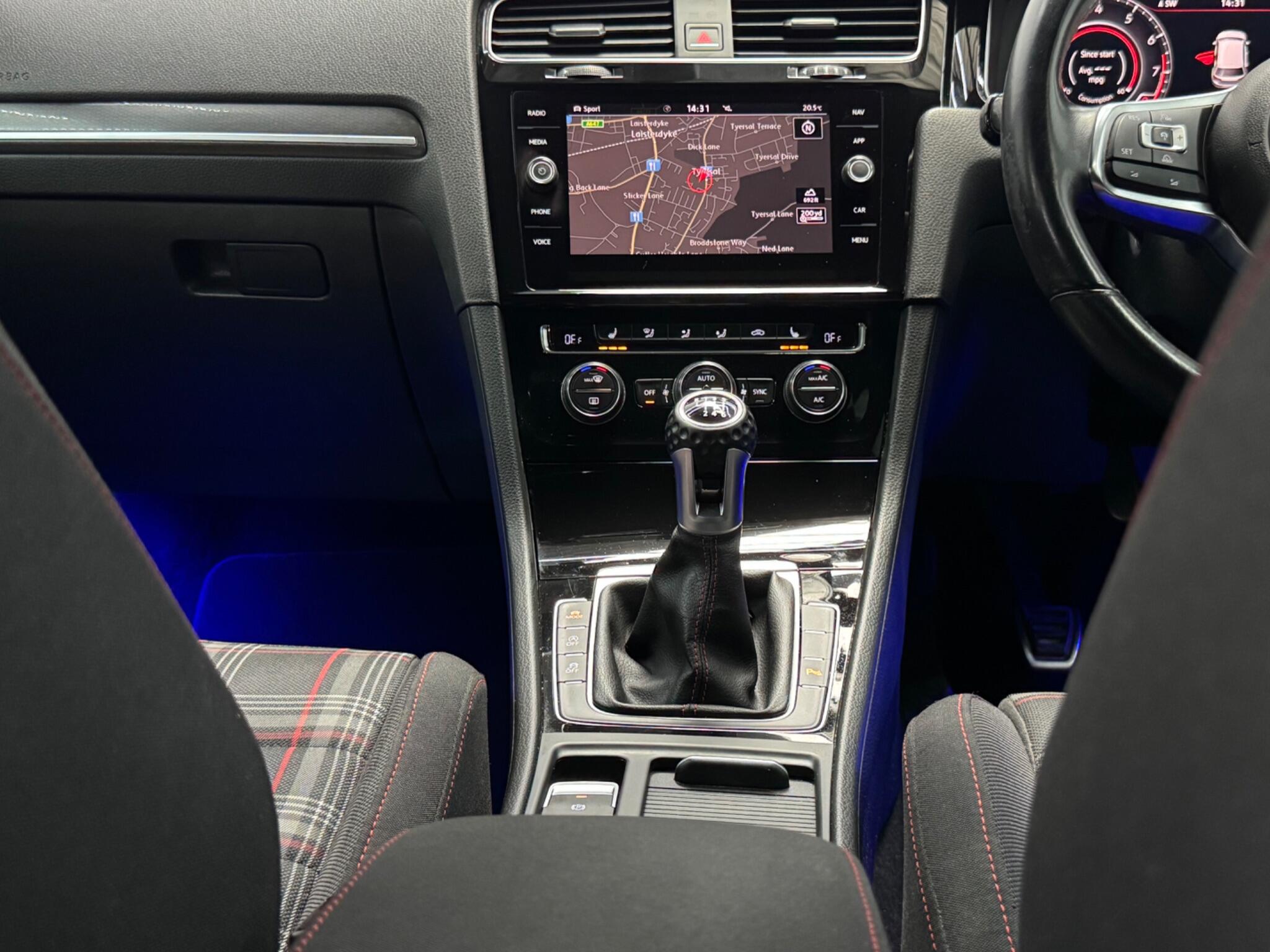 Volkswagen Golf view 22