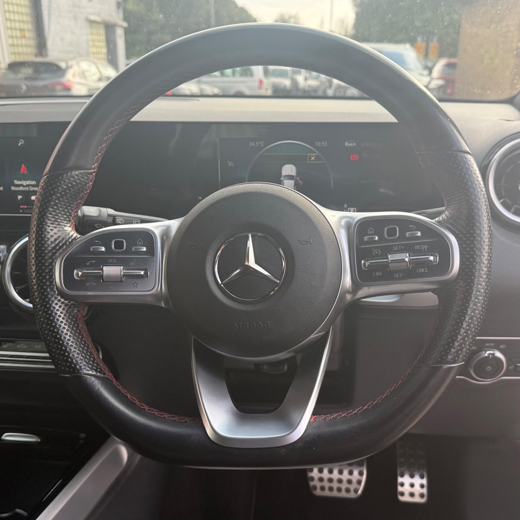 Mercedes-Benz GLB view 19