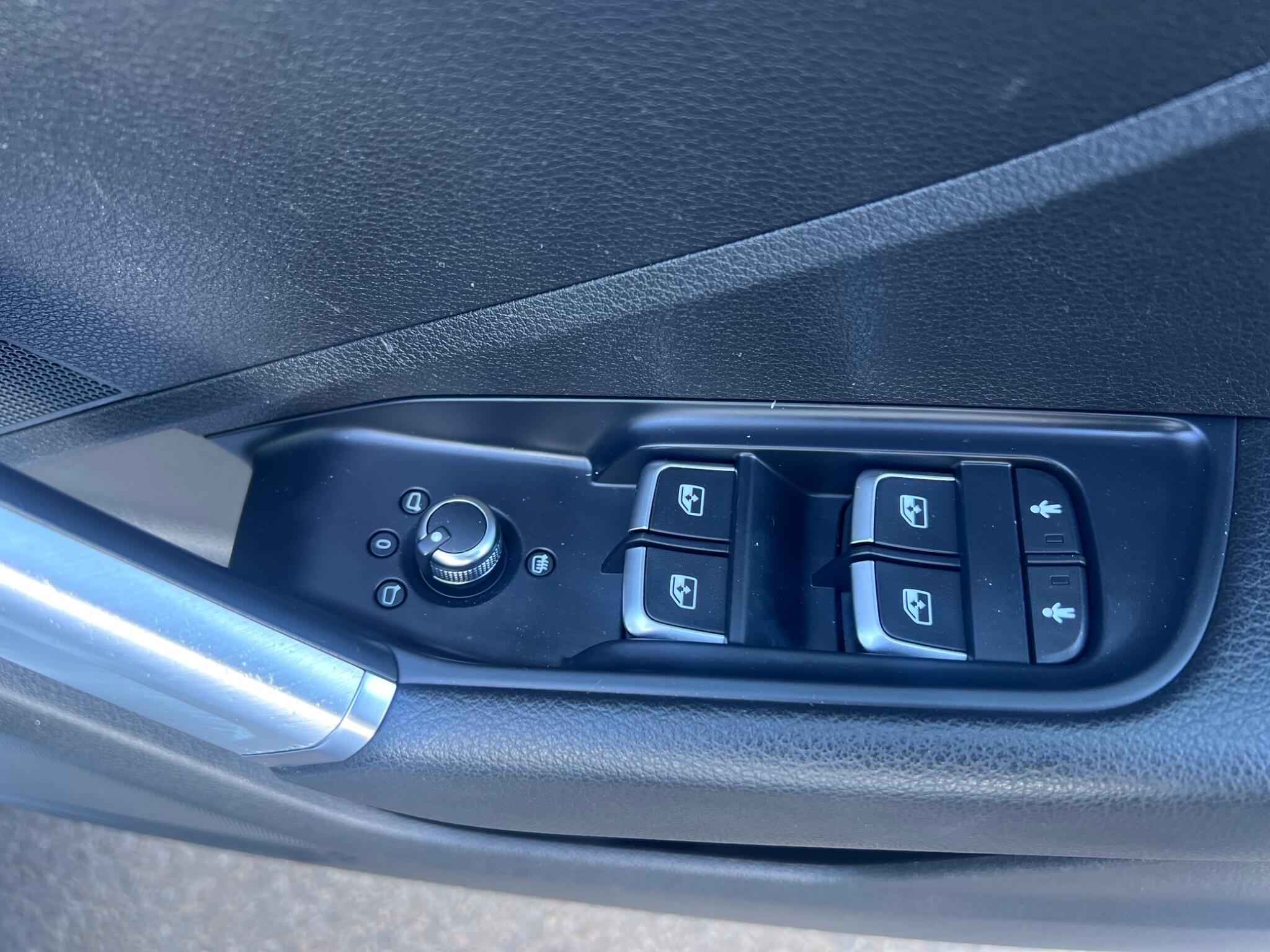 Audi Q2 view 17