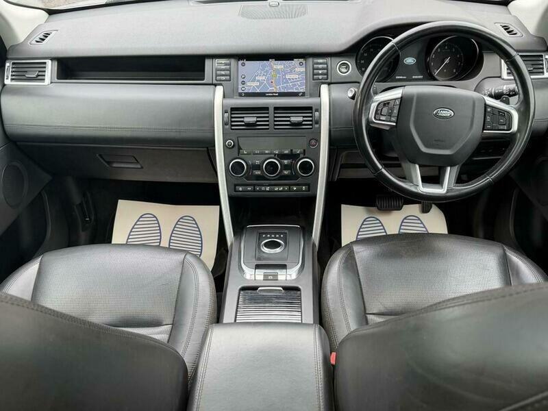 Land Rover Discovery Sport view 36