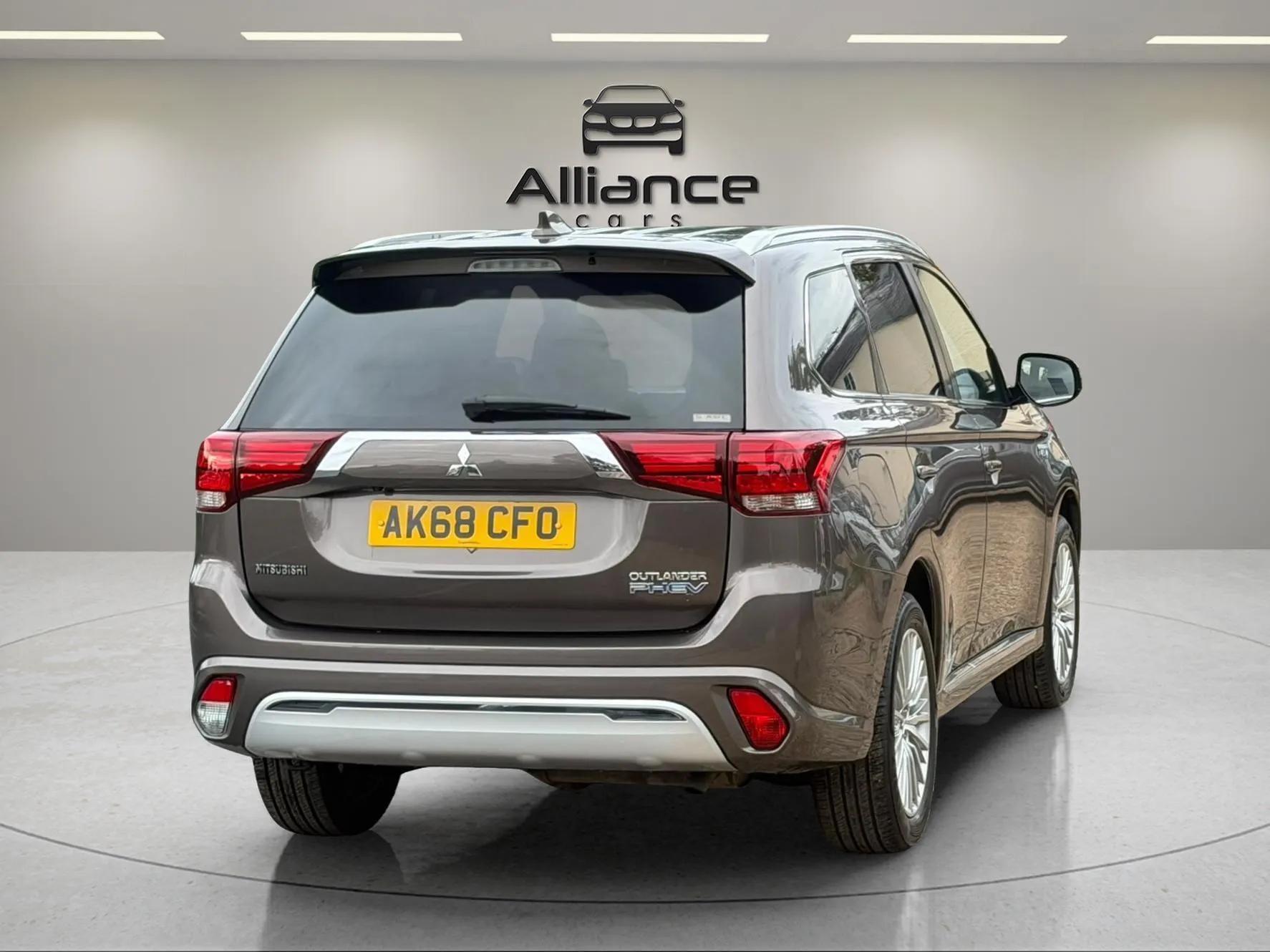 Mitsubishi Outlander view 23