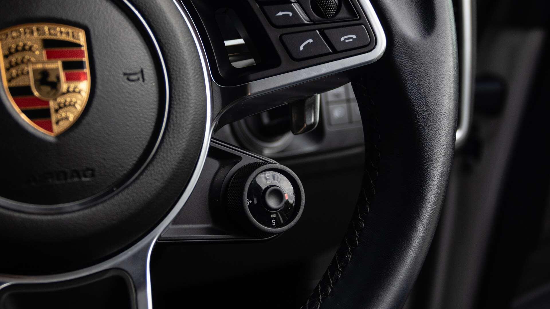 Porsche Cayenne view 31