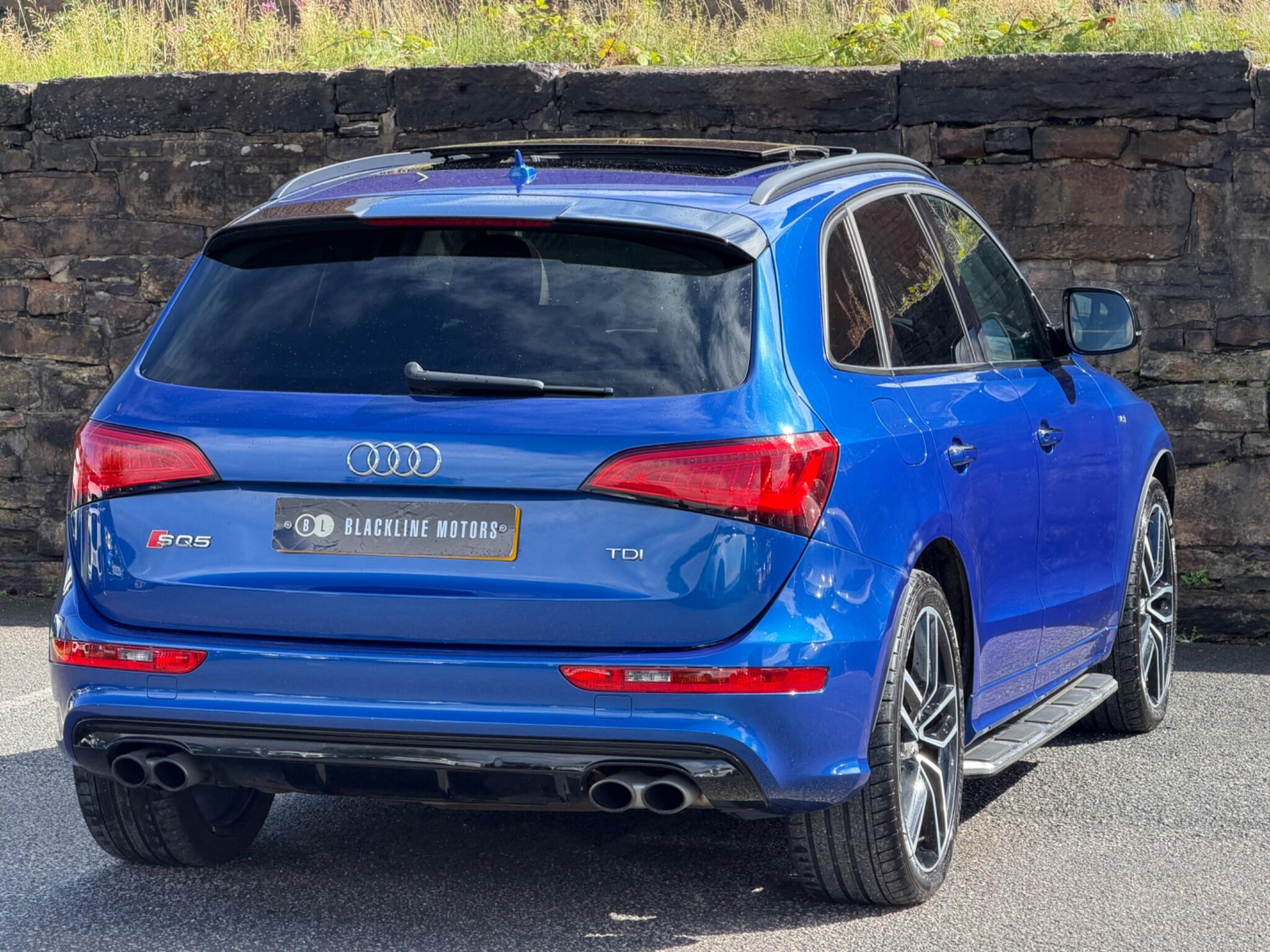 Audi SQ5 view 7