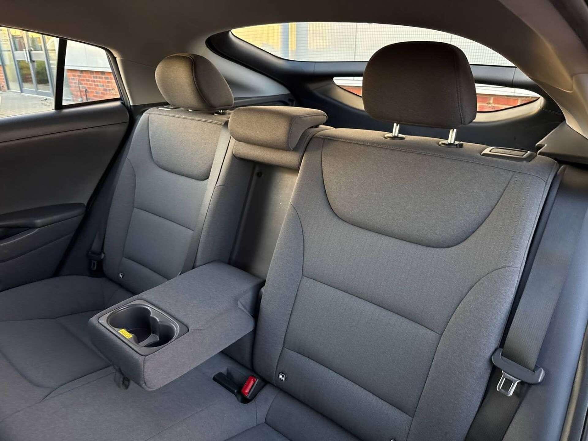Hyundai Ioniq view 17