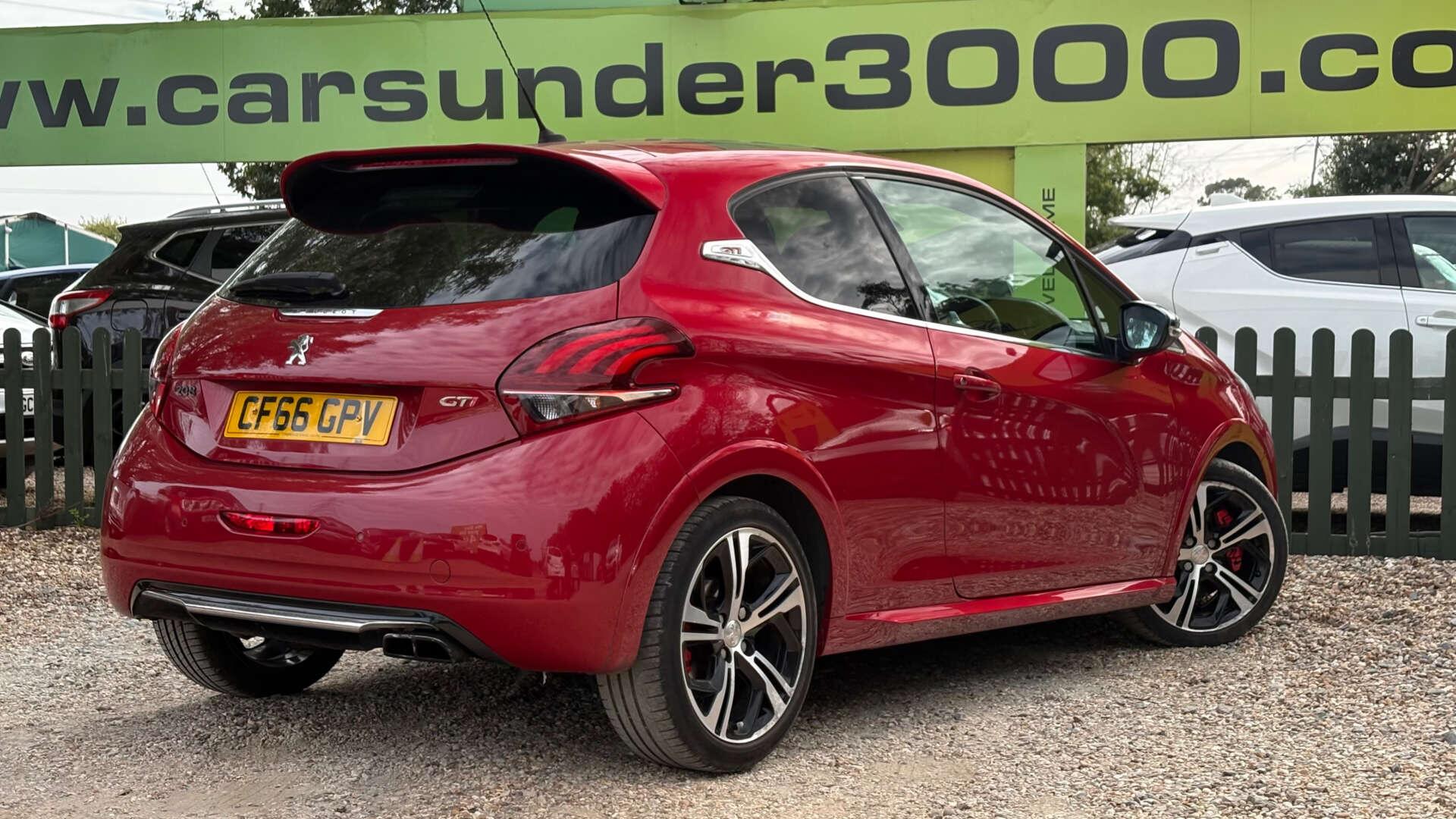 Peugeot 208 view 10