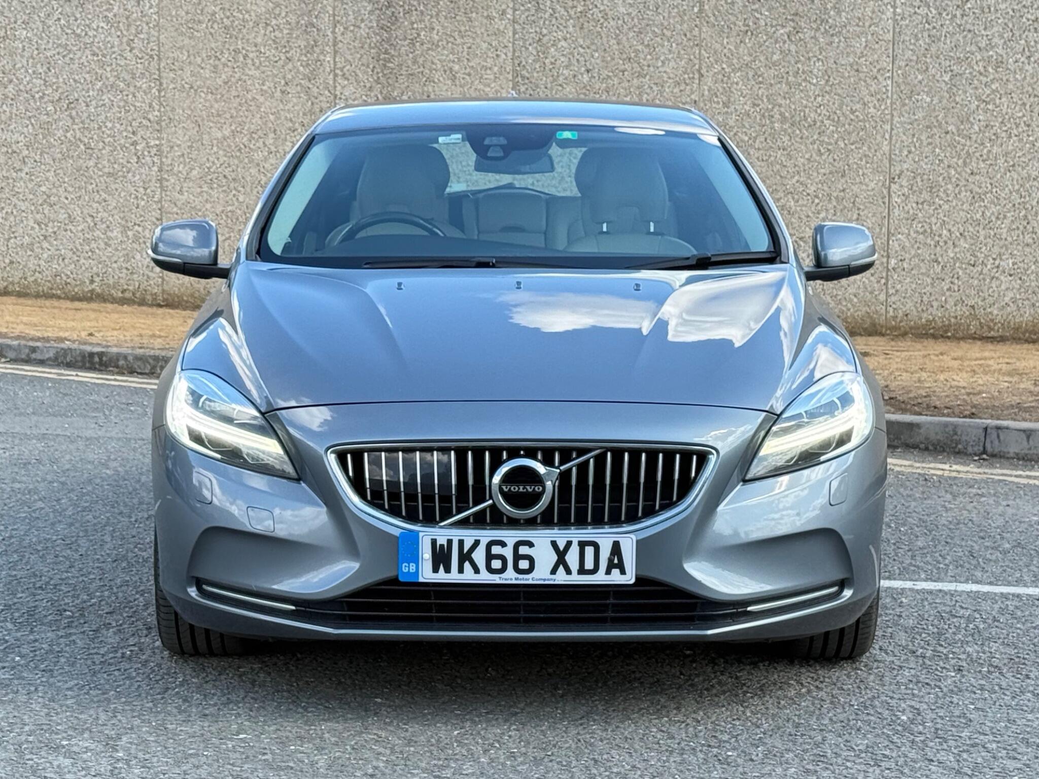Volvo V40 view 6
